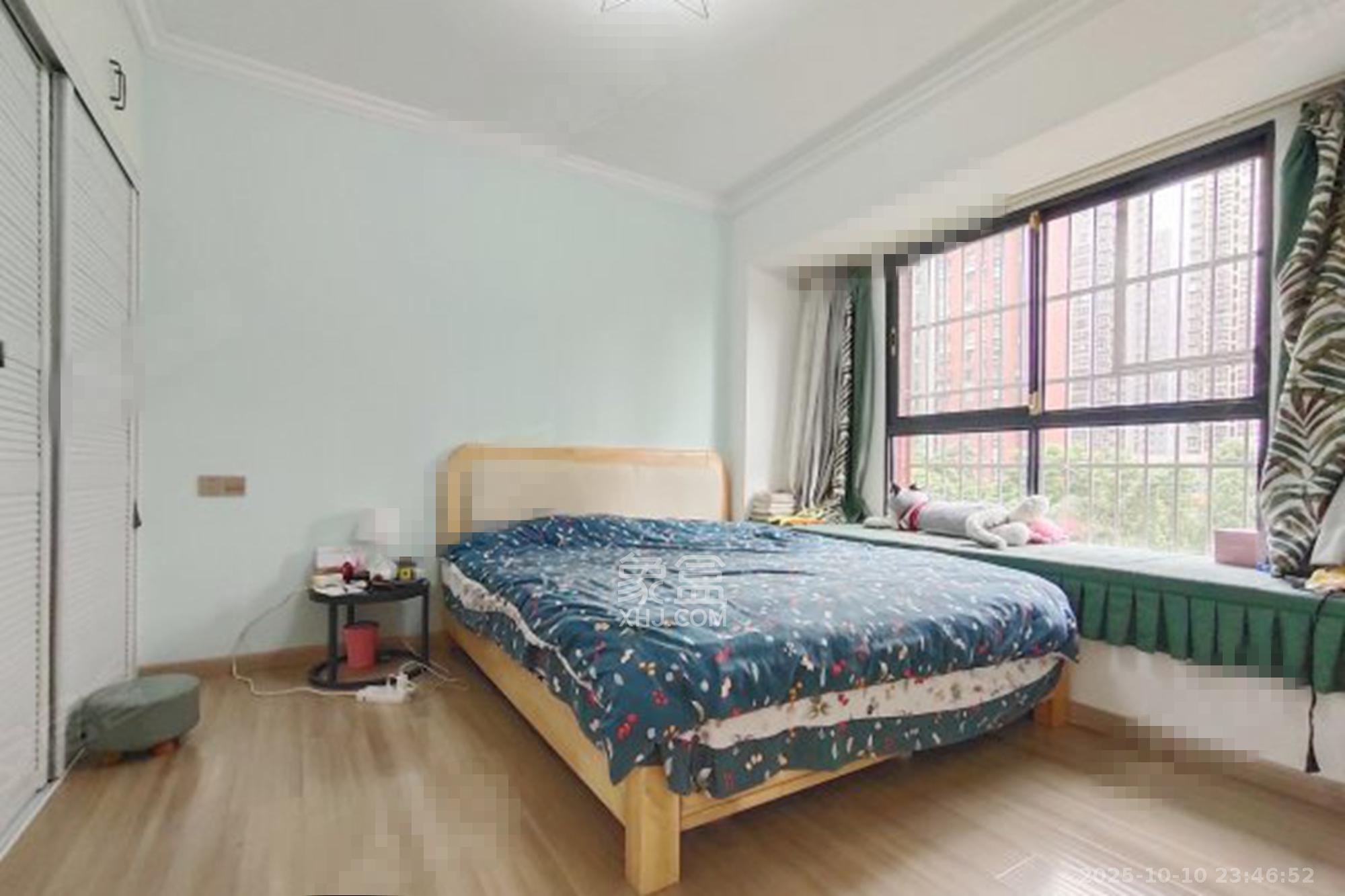 华润凤凰城二期  3室2厅1卫    85.0万卧室