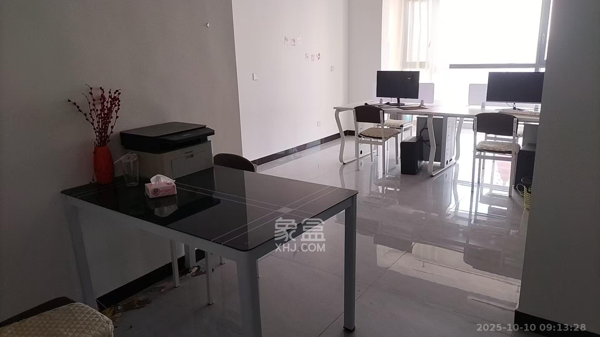 山水新城 2室2厅1卫 1800.0元/月 山水新城 2室2厅1卫 1800.0元/月室内图