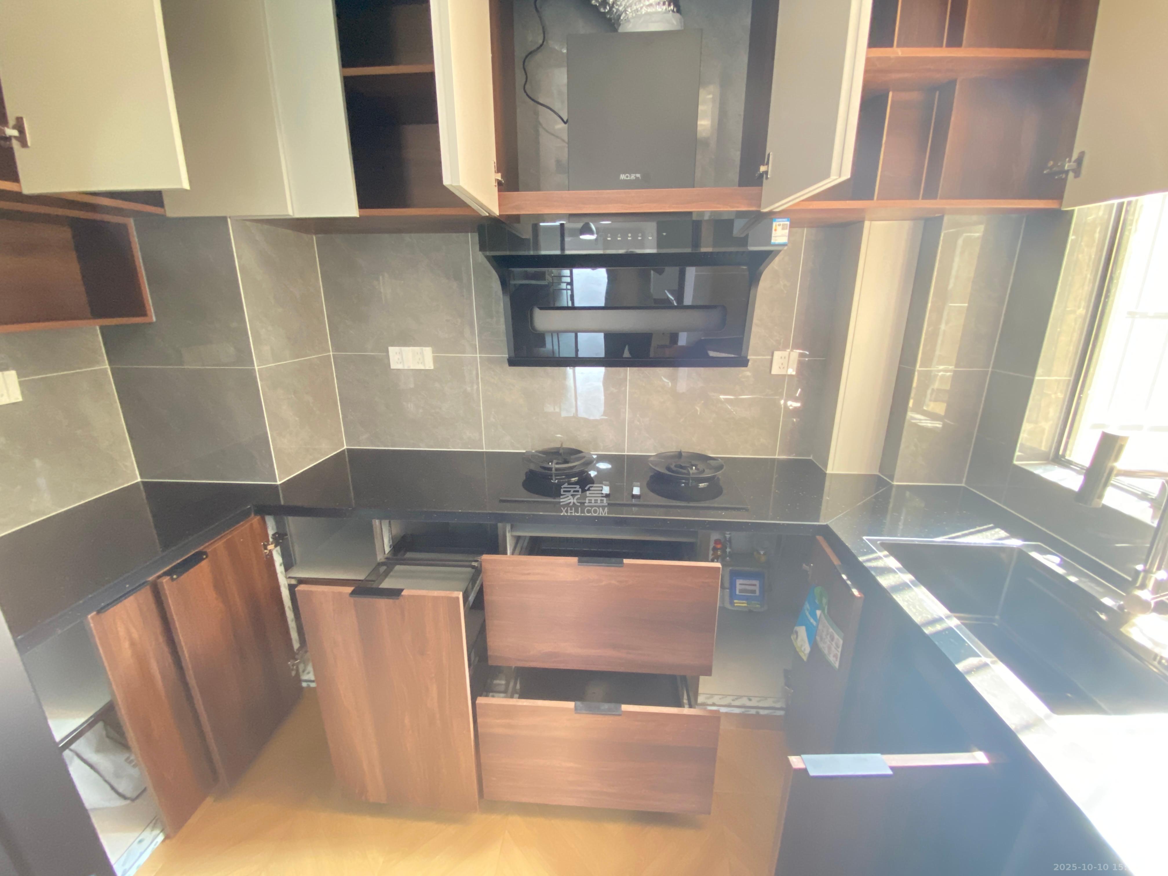 岭福家苑(天心佳苑) 3室2厅2卫 3300.0元/月 岭福家苑(天心佳苑) 3室2厅2卫 3300.0元/月室内图