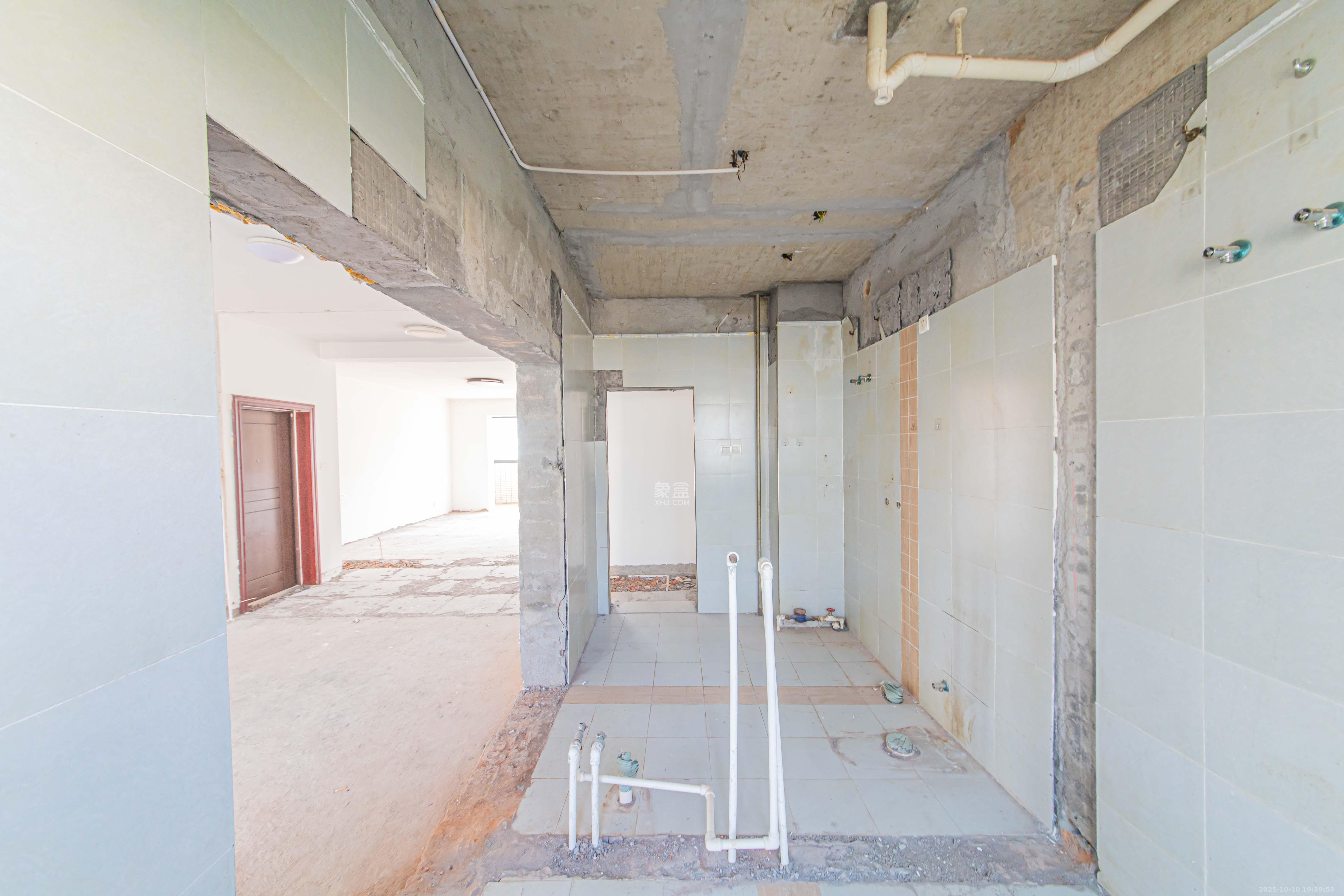 银桂苑  4室2厅2卫    126.0万厨房