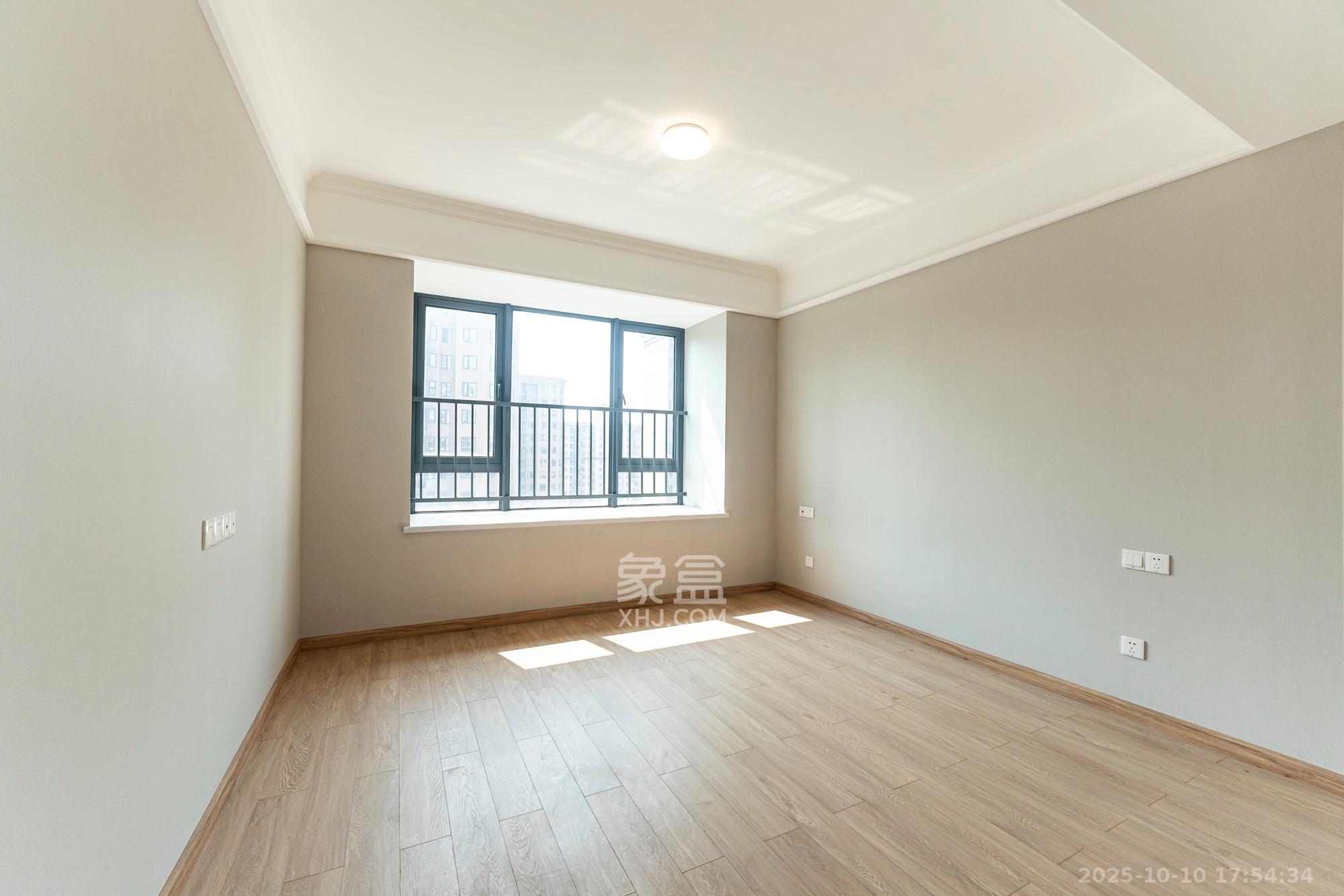 运达锦绣广场 4室2厅2卫 150.0万 运达锦绣广场 4室2厅2卫 150.0万卧室