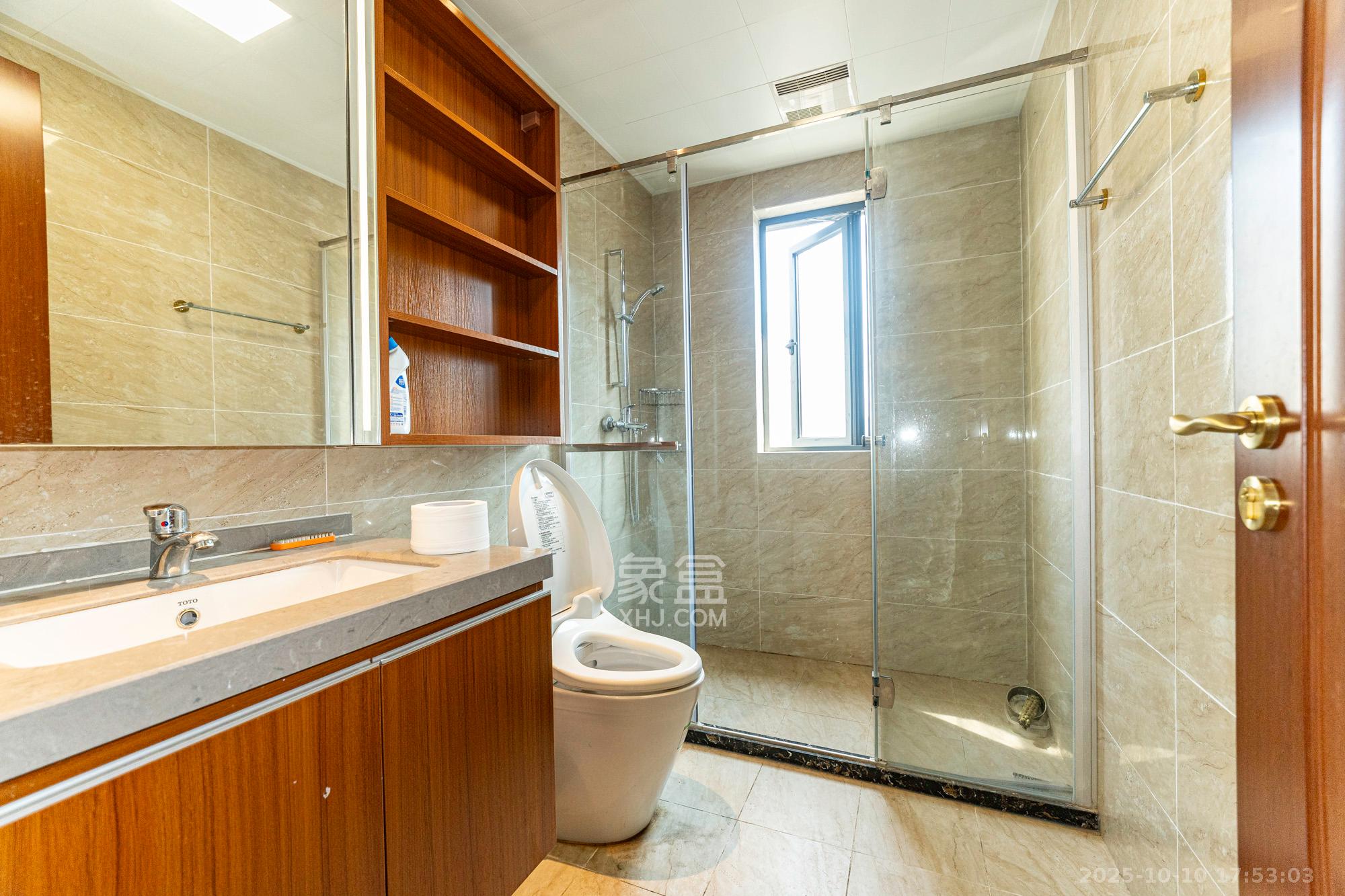 恒大雅苑  4室2厅2卫    158.0万 恒大雅苑  4室2厅2卫    158.0万卫生间