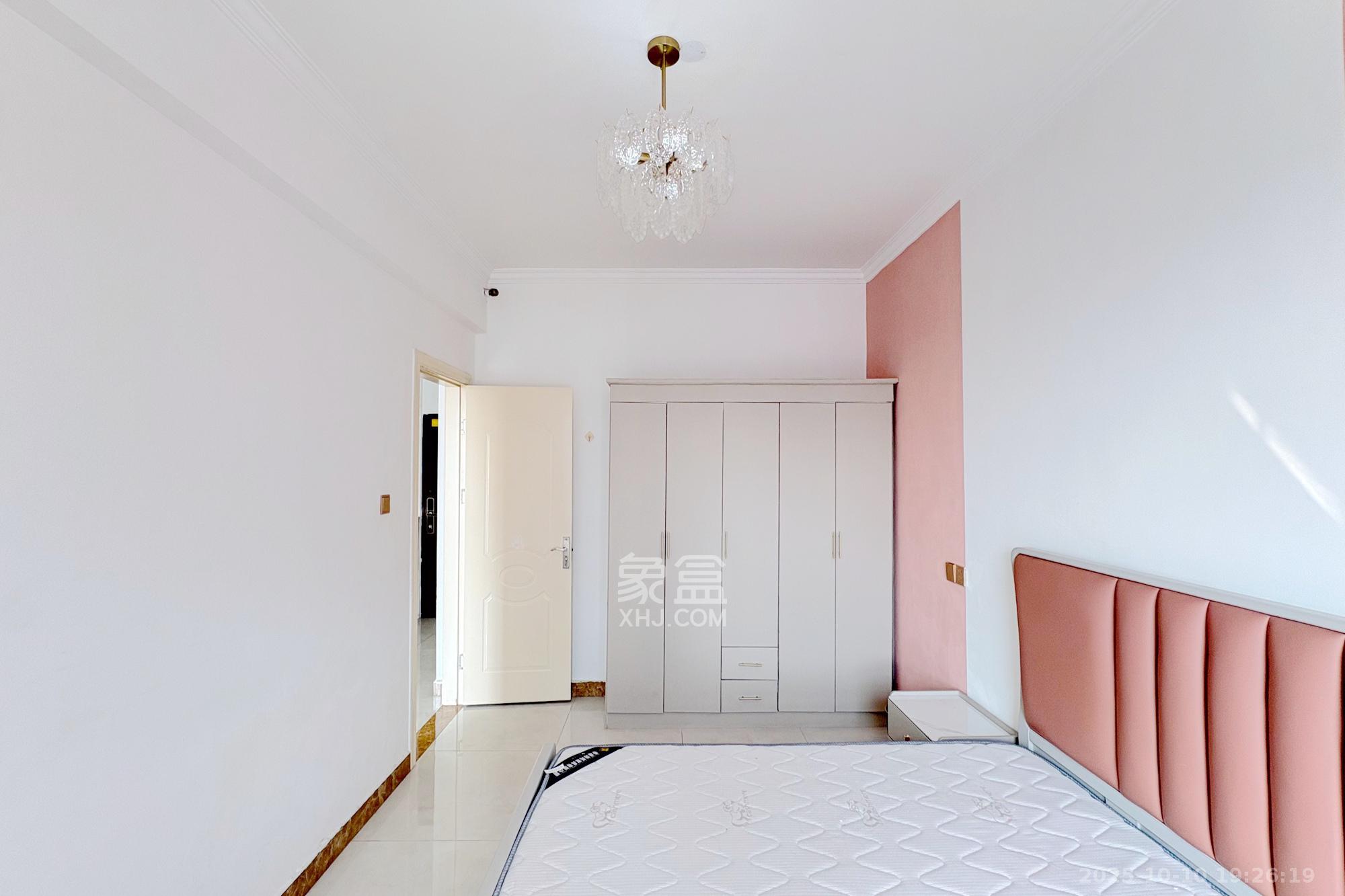 芙蓉同发  1室1厅1卫    52.0万卧室