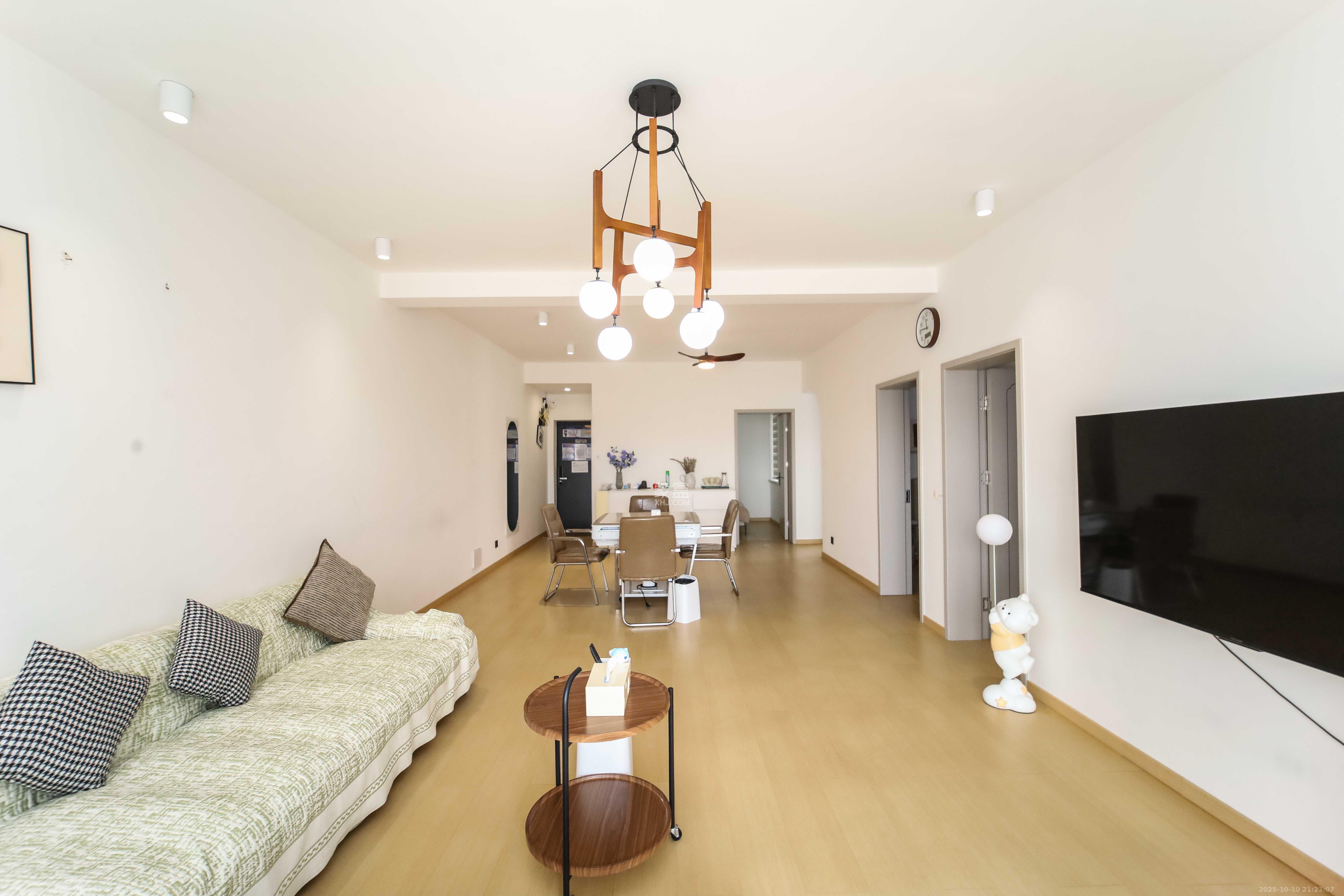 左岸右岸 3室2厅2卫 87.5万 左岸右岸 3室2厅2卫 87.5万客厅