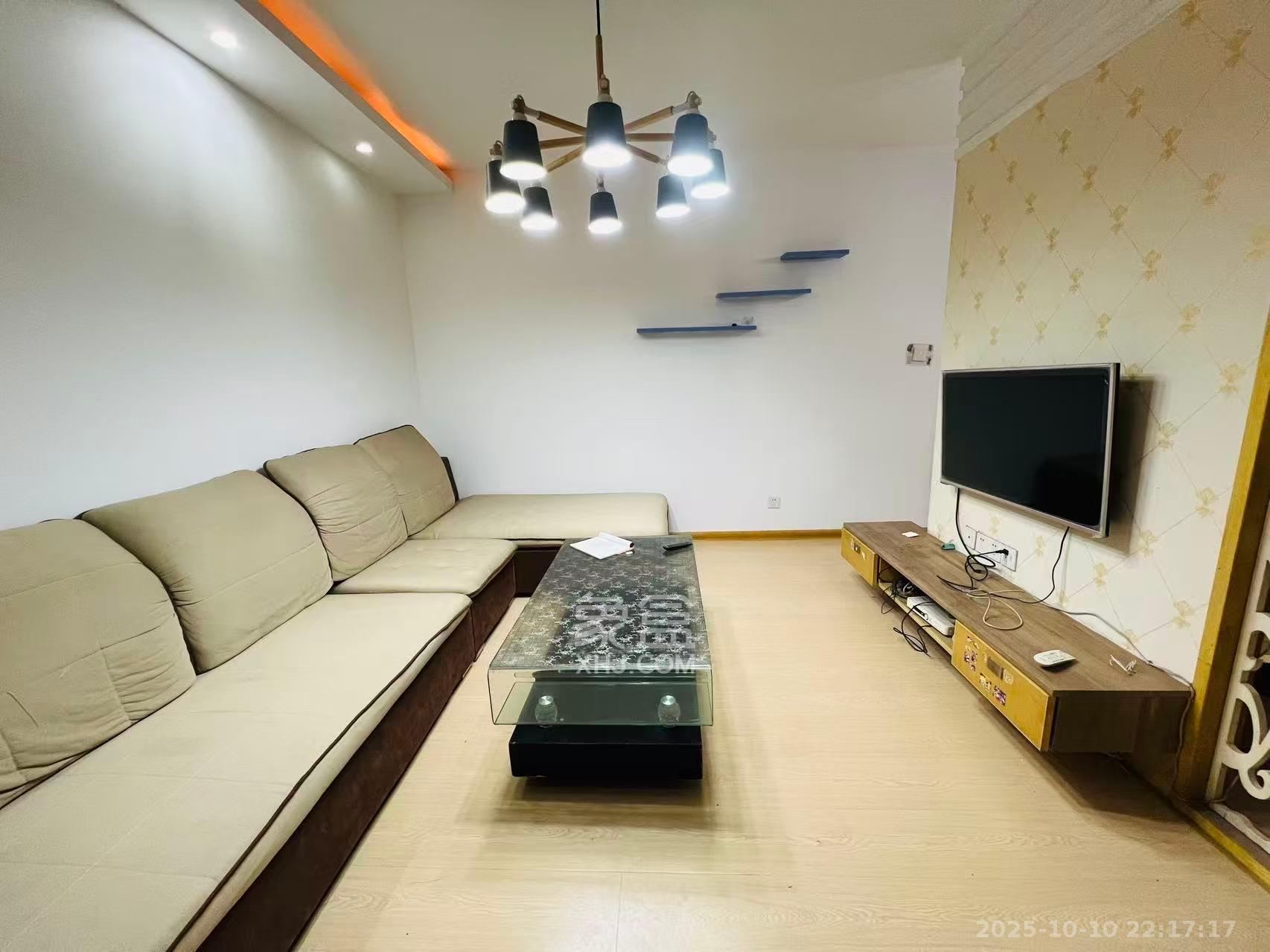 锦湘国际星城三期(锦绣苑) 2室2厅1卫 2200.0元/月 锦湘国际星城三期(锦绣苑) 2室2厅1卫 2200.0元/月室内图