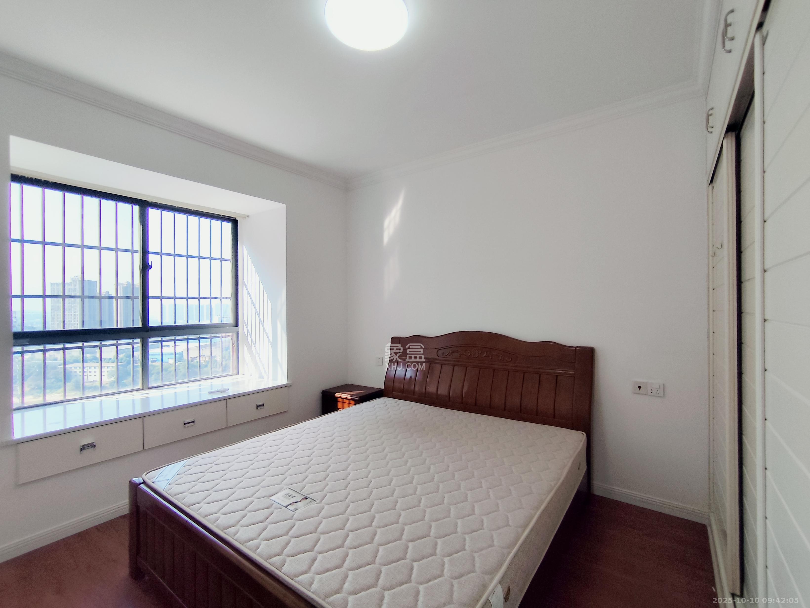 辉宏橄榄城  4室2厅2卫    2200.0元/月室内图