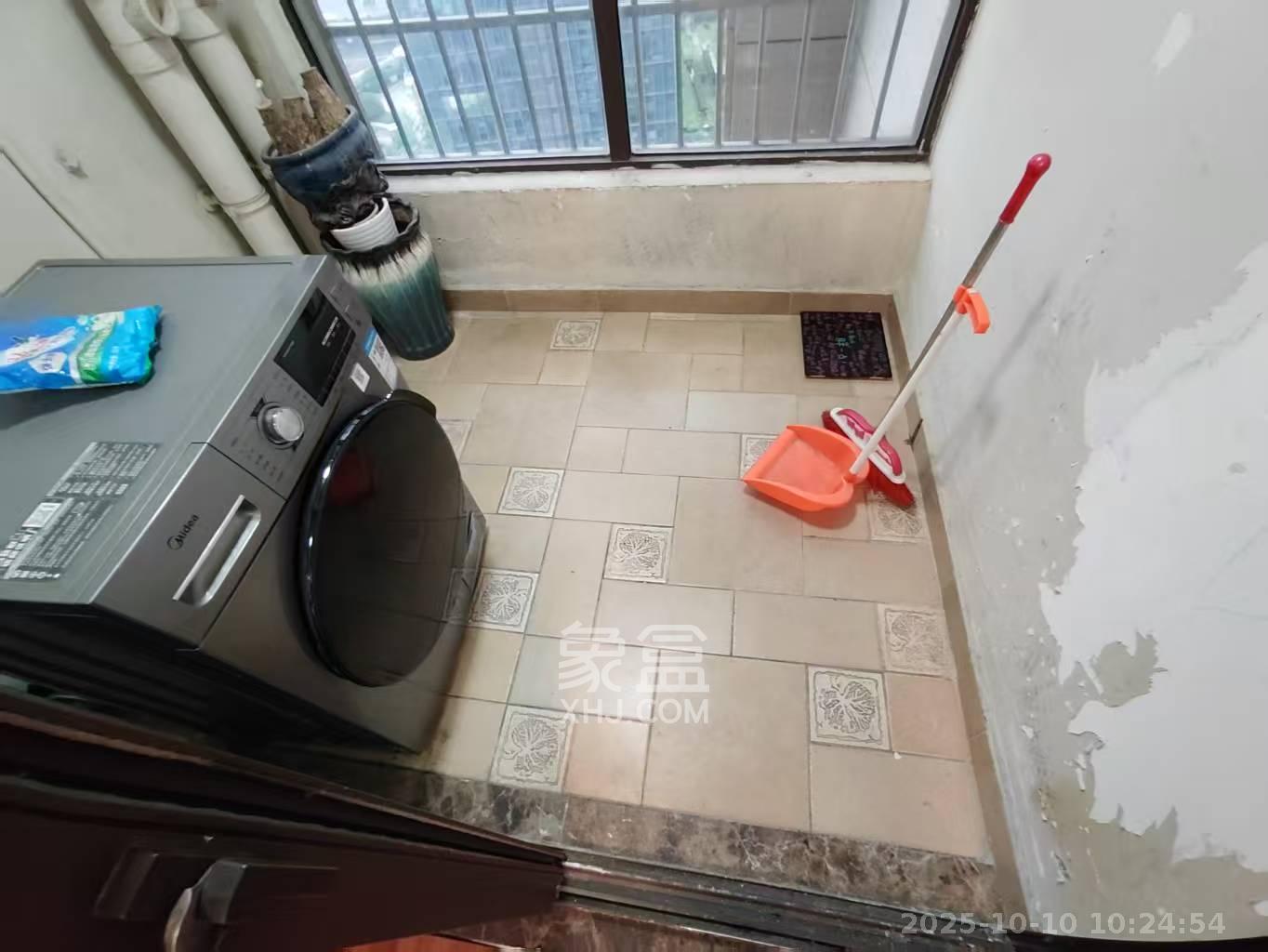 绿地中央广场  3室2厅1卫    2600.0元/月 绿地中央广场  3室2厅1卫    2600.0元/月室内图