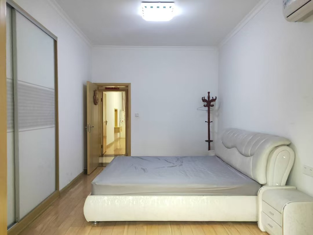 立新路散盘  3室2厅1卫    1500.0元/月 立新路散盘  3室2厅1卫    1500.0元/月室内图