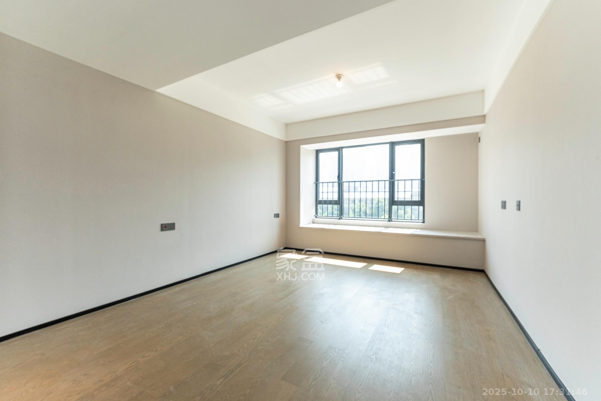 万科松湖天地  4室2厅2卫    200.0万卧室