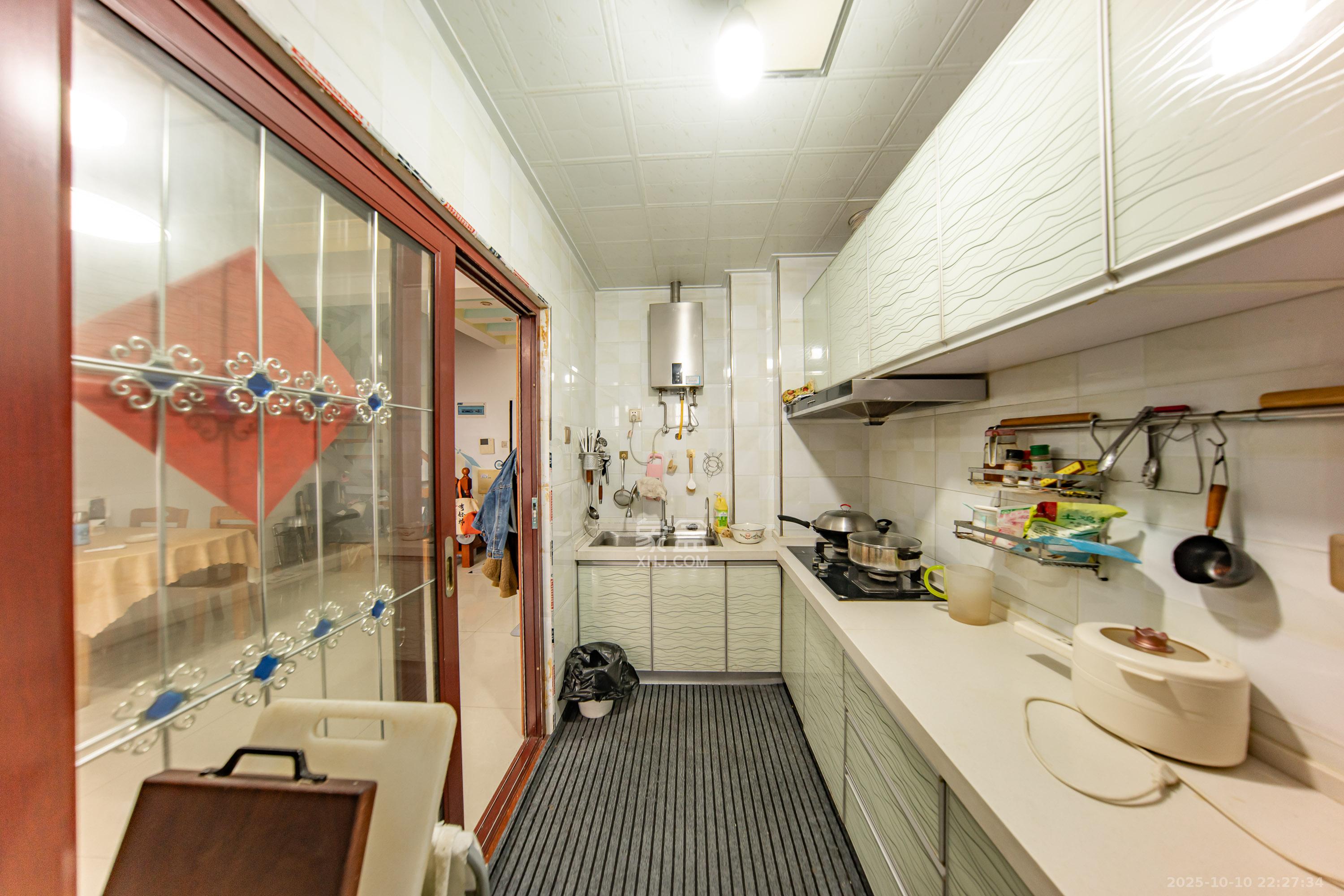 枫华府第  3室2厅2卫    56.0万 枫华府第  3室2厅2卫    56.0万厨房