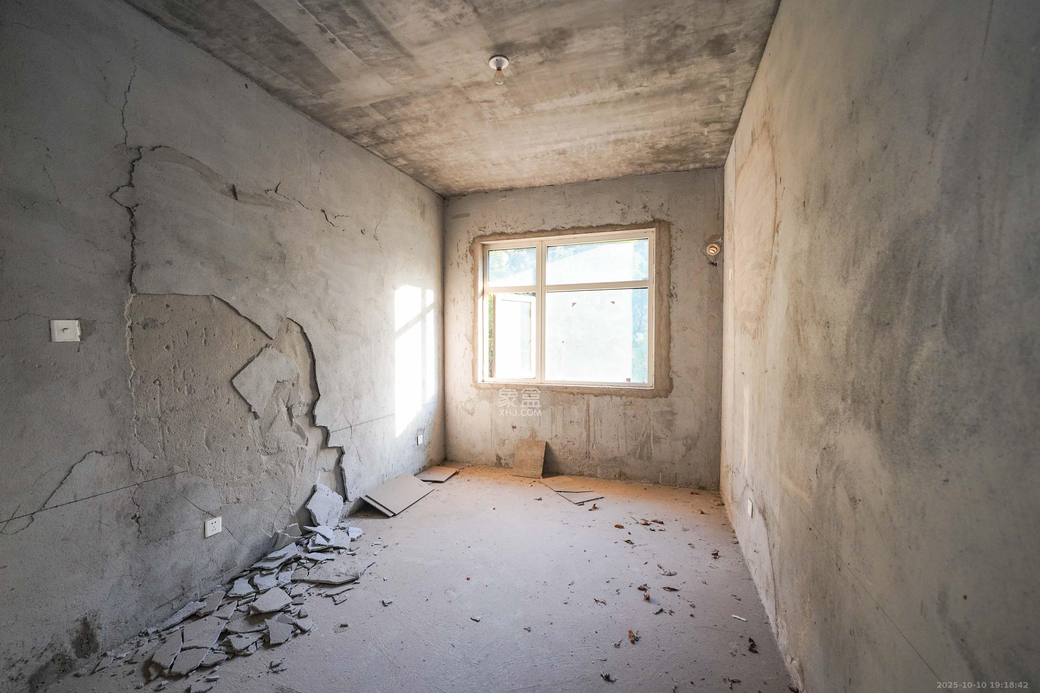 嘉华城（一期）  4室2厅2卫    150.0万卧室