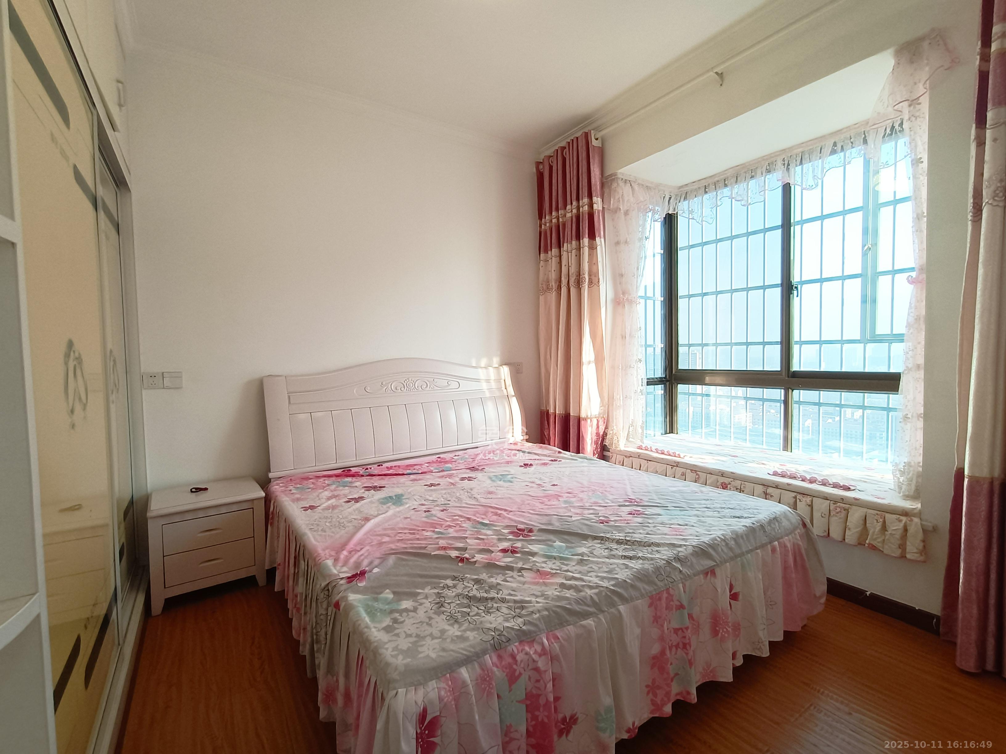 和泉嘉园  3室2厅1卫    1700.0元/月 和泉嘉园  3室2厅1卫    1700.0元/月室内图