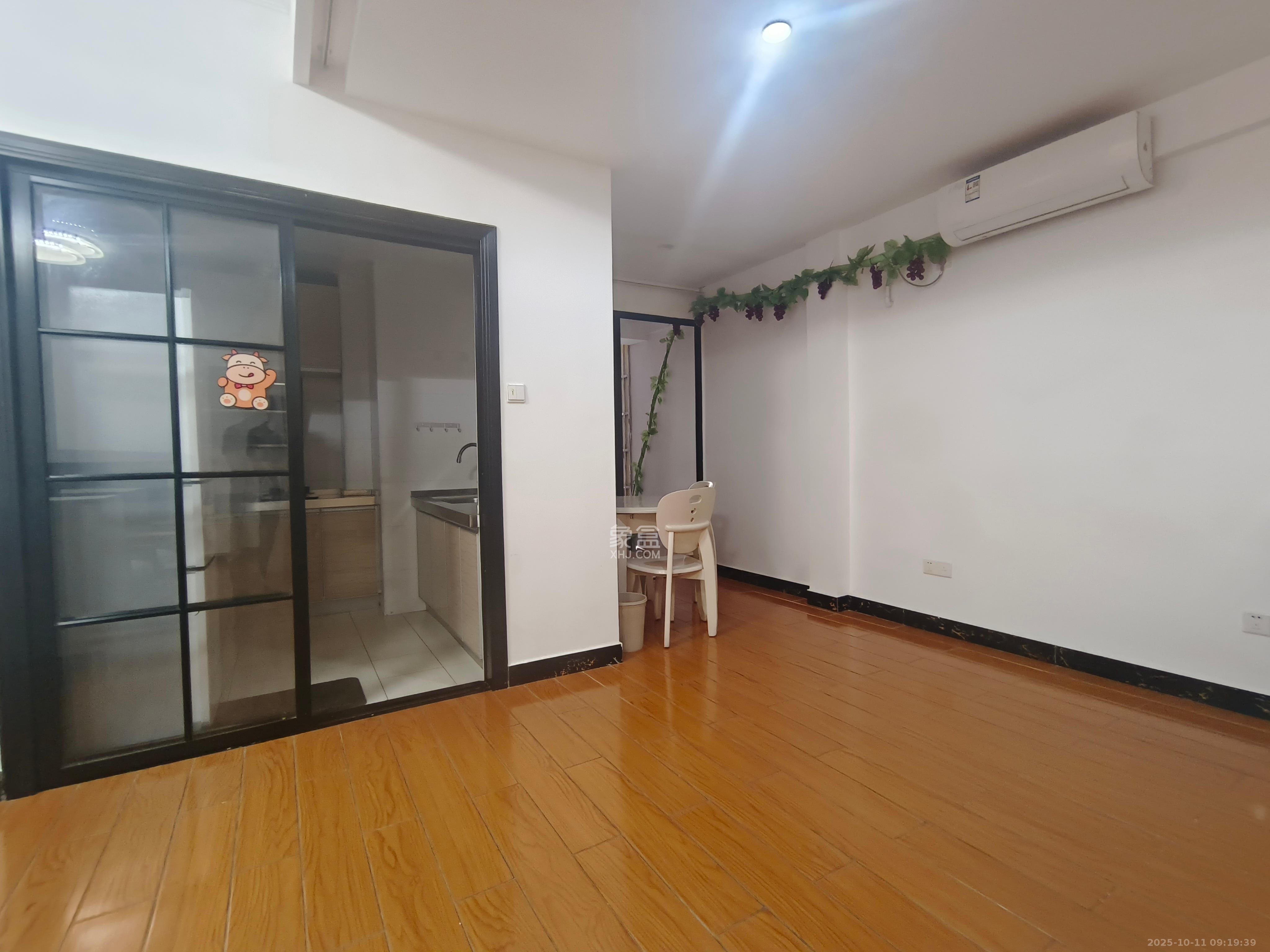 摩天一号  1室1厅1卫    2100.0元/月 摩天一号  1室1厅1卫    2100.0元/月室内图