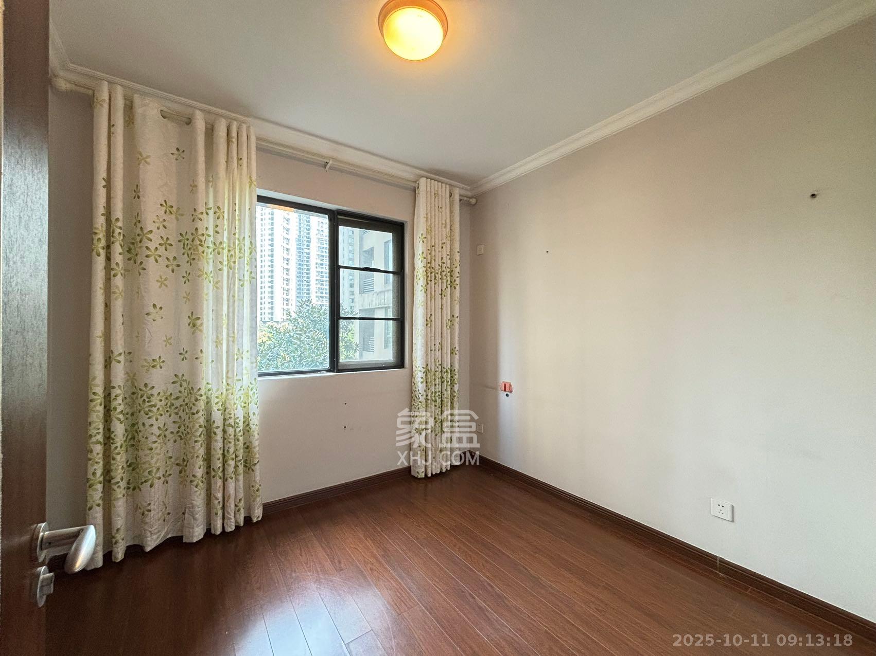 万科城 3室2厅2卫 2500.0元/月 万科城 3室2厅2卫 2500.0元/月室内图