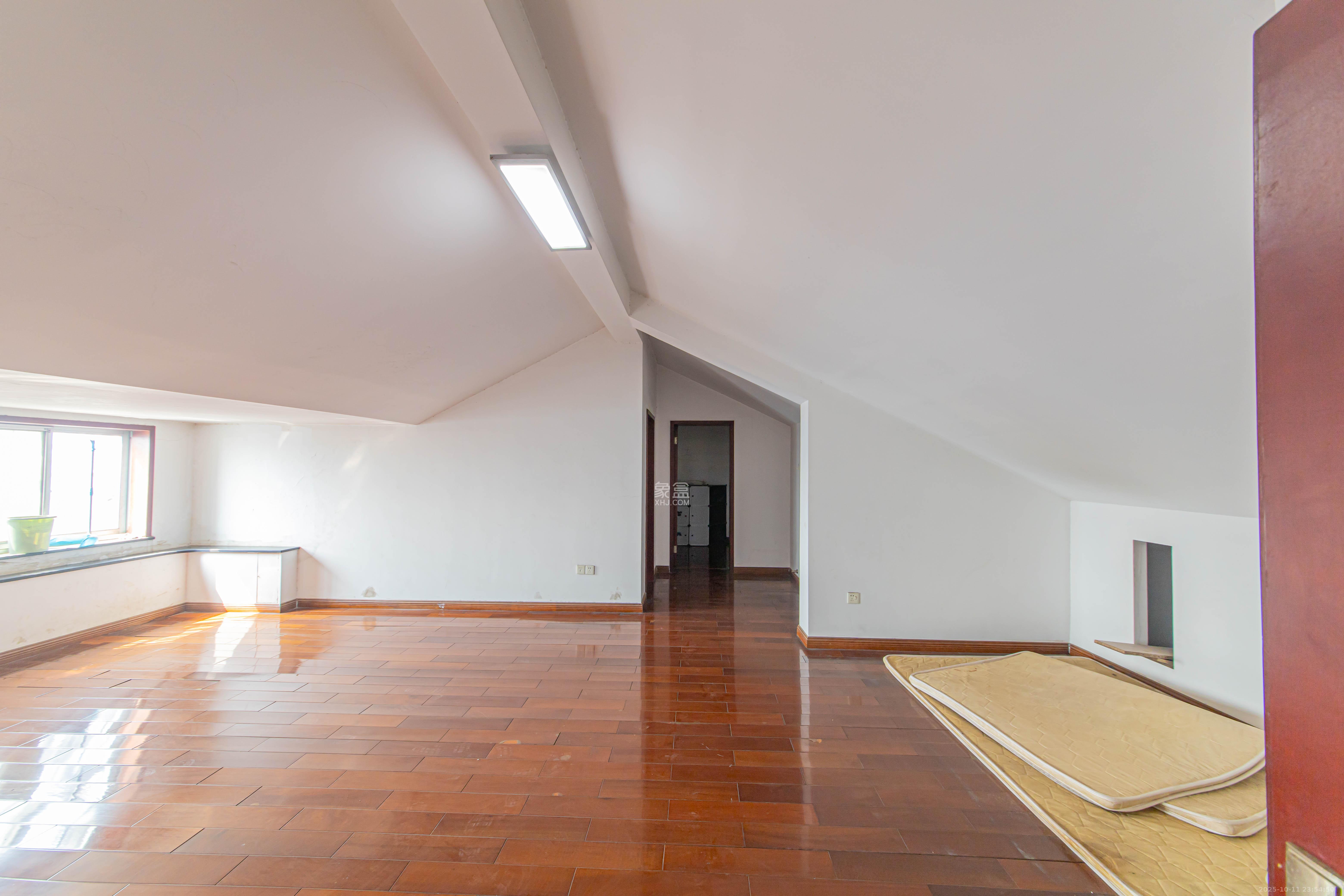 九峰小区(一二三四区) 4室2厅2卫 264.0万 九峰小区(一二三四区) 4室2厅2卫 264.0万其他