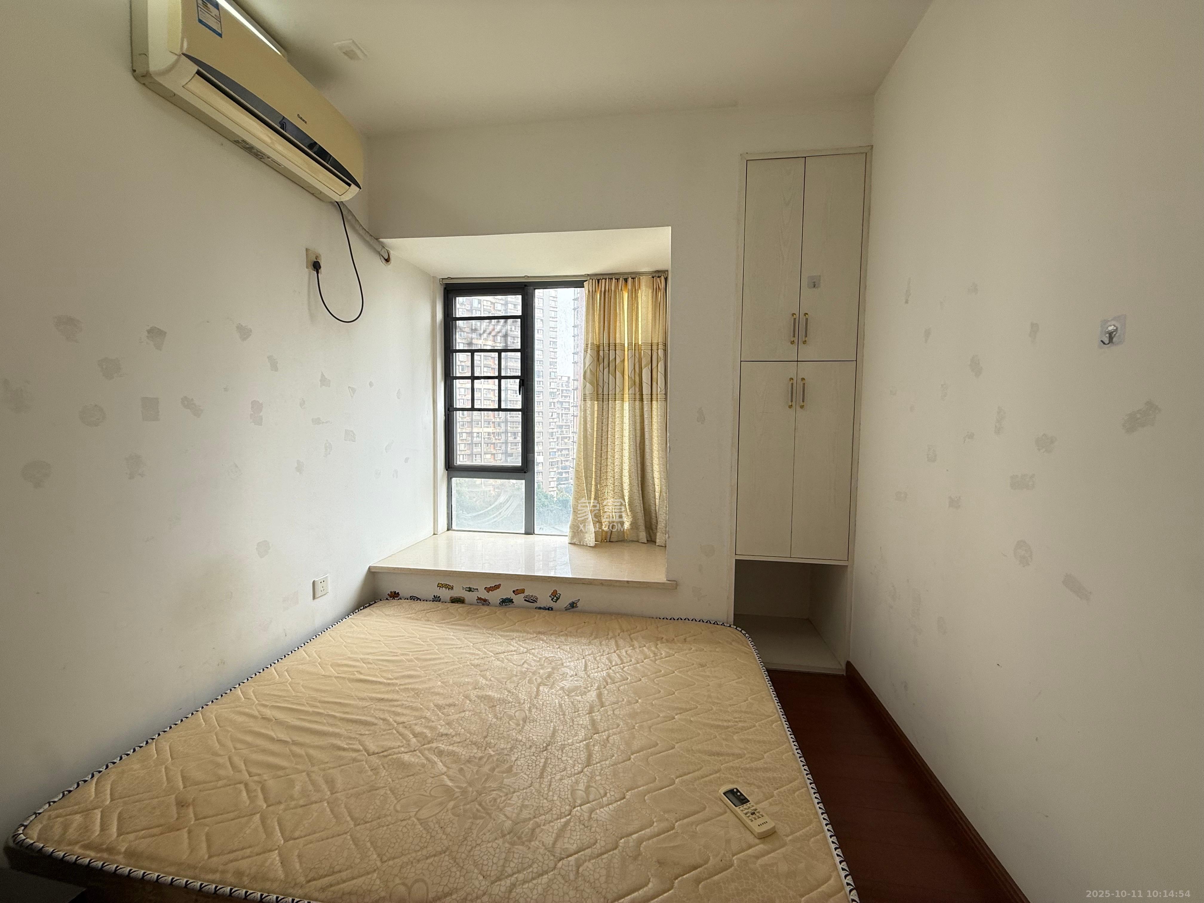 滨江君悦香邸  3室2厅2卫    2600.0元/月 滨江君悦香邸  3室2厅2卫    2600.0元/月室内图