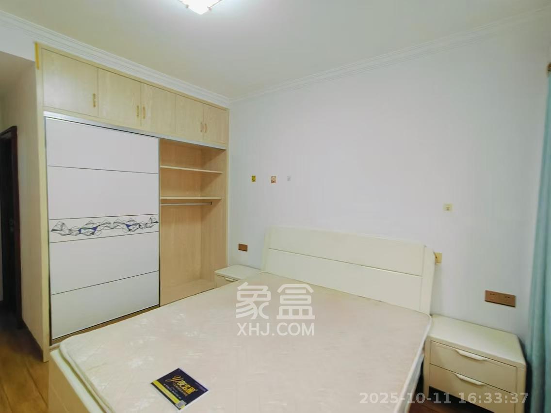 怡海星城  3室2厅2卫    2000.0元/月室内图