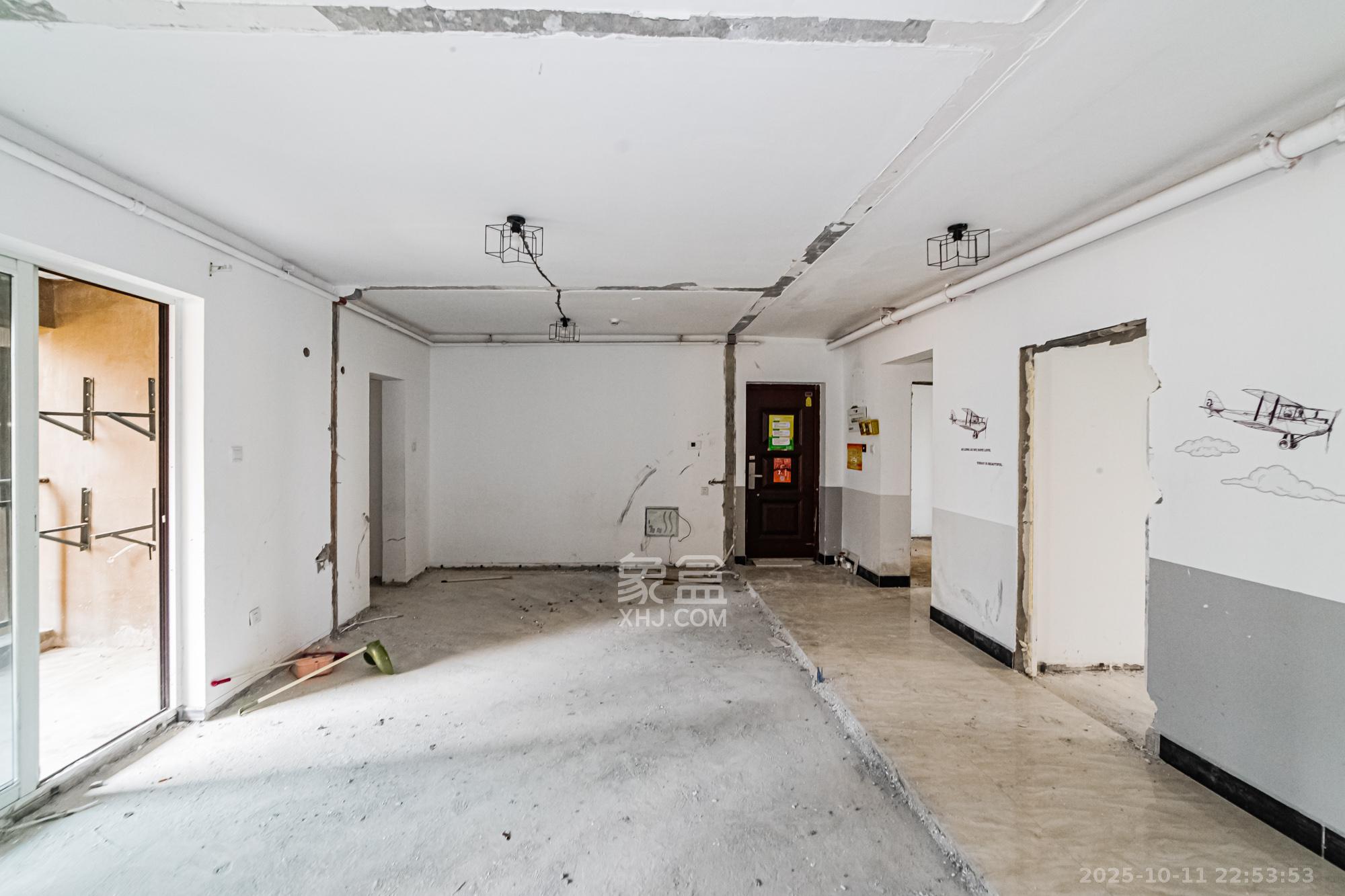 北辰三角洲C2区  4室2厅2卫    167.3万客厅