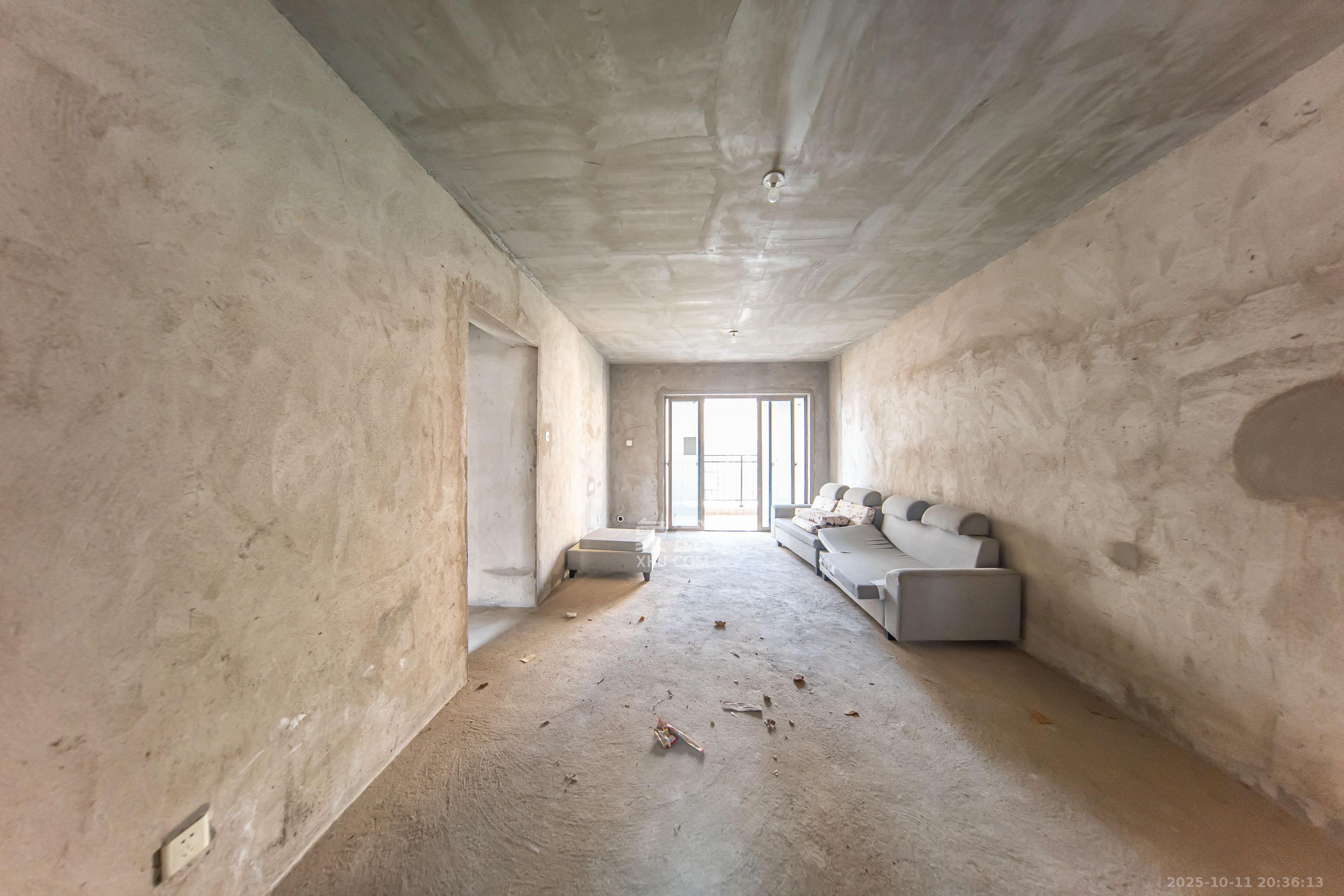 江山帝景哈佛  3室2厅2卫    78.0万客厅