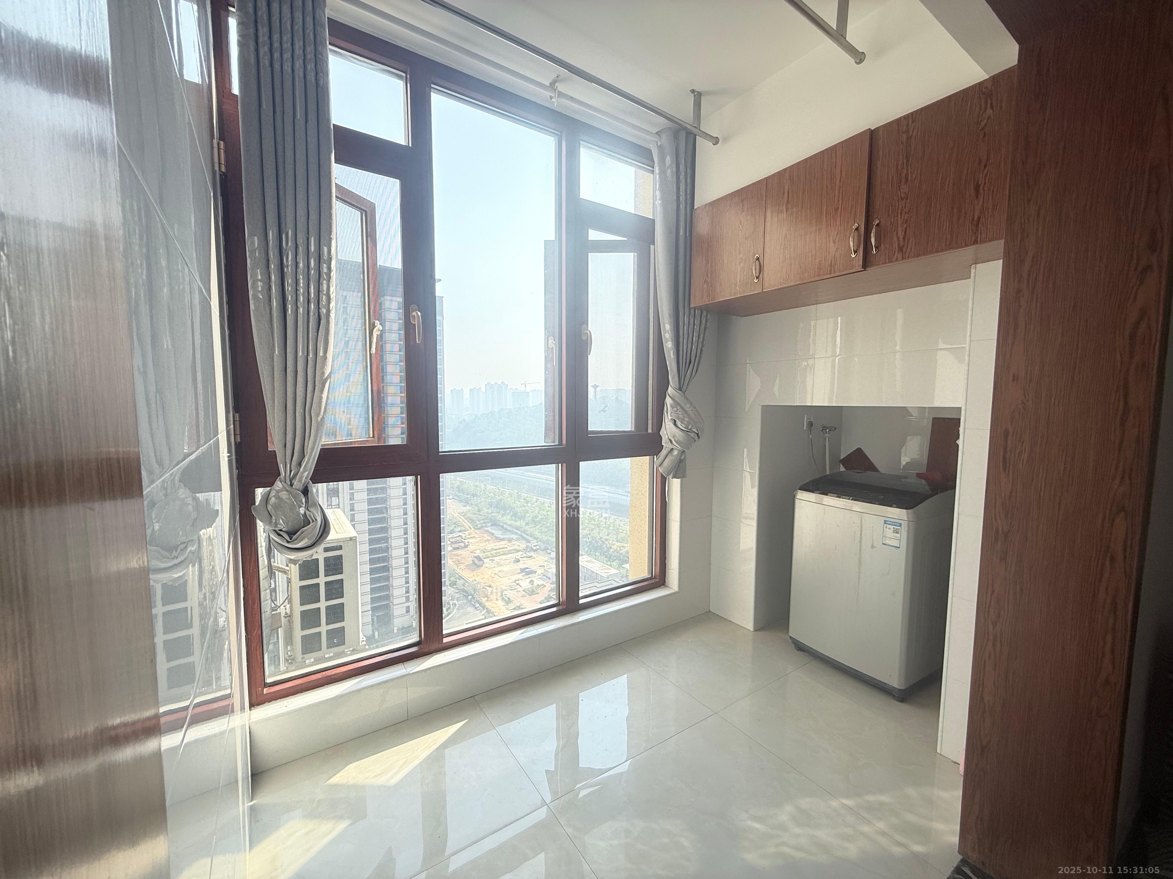 绿地之窗  2室1厅1卫    2000.0元/月室内图