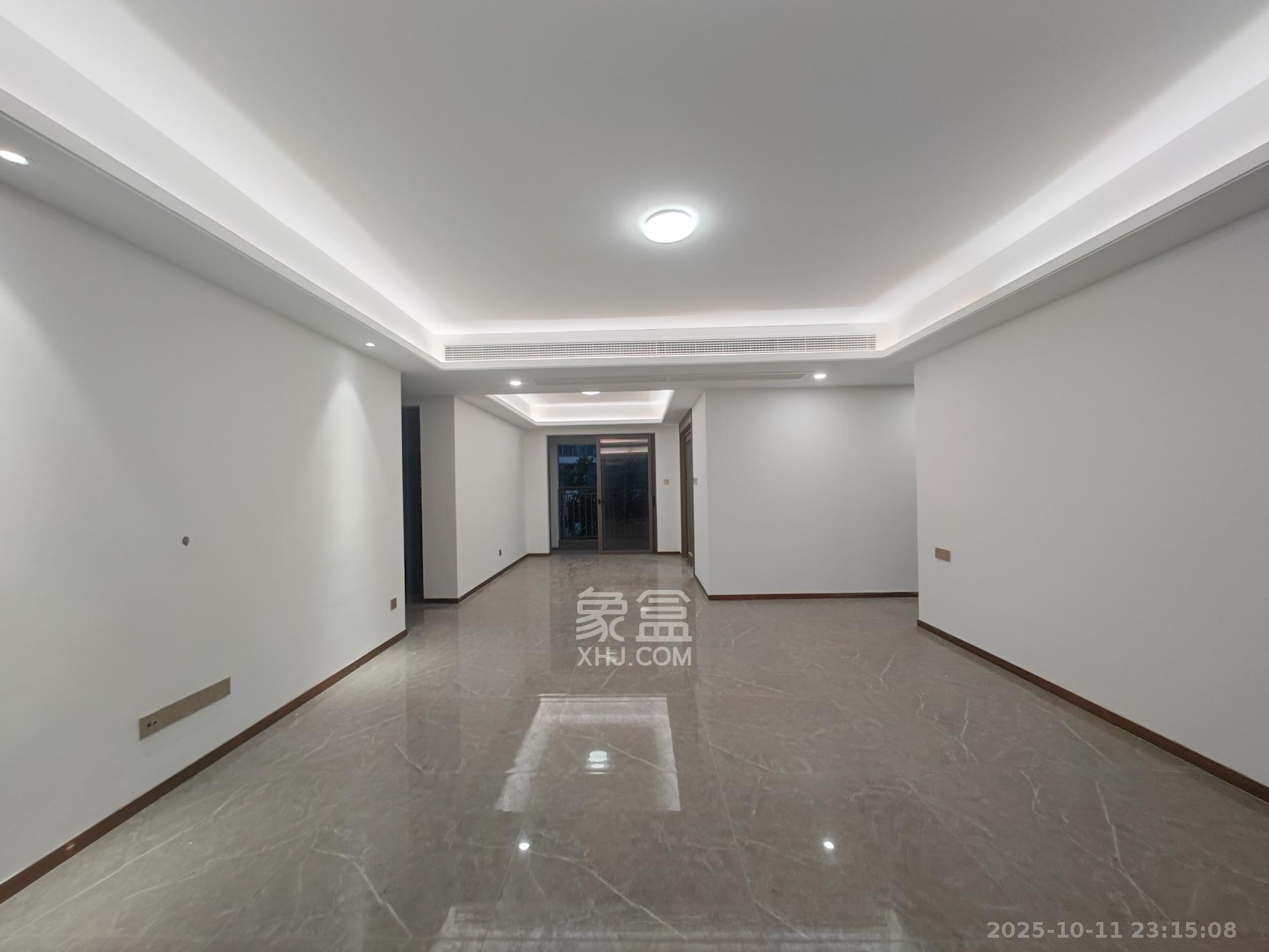 弘阳阳光城天宸府 4室2厅2卫 185.0万 弘阳阳光城天宸府 4室2厅2卫 185.0万客厅