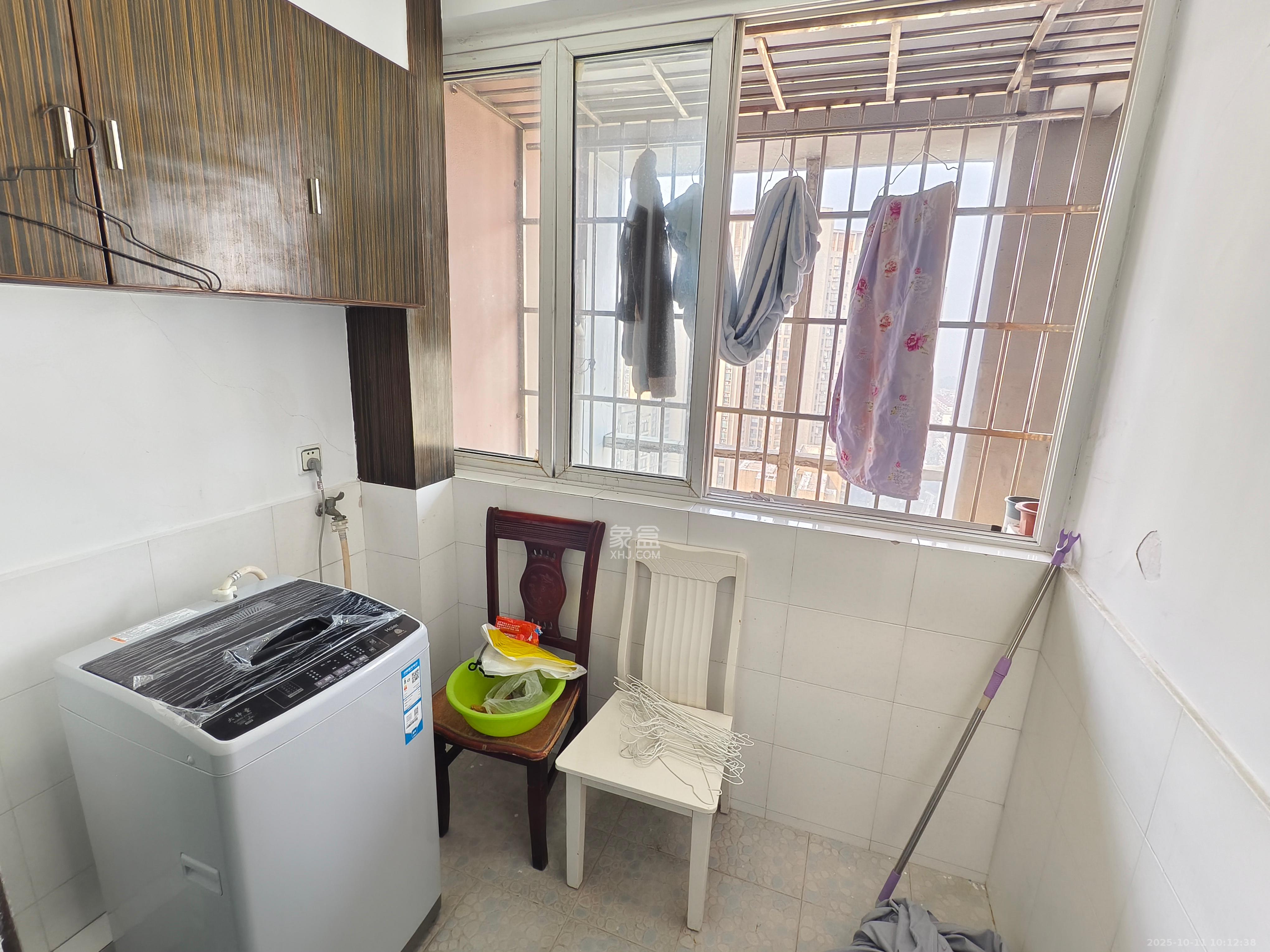 建鸿达现代公寓  2室2厅1卫    2300.0元/月室内图