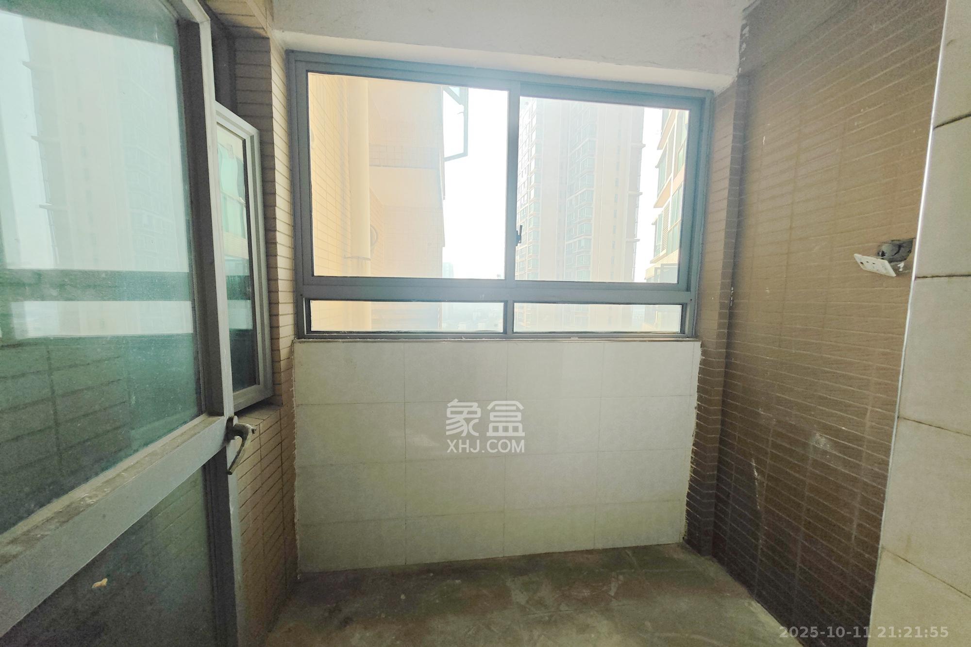 新城新世界一二三期  3室2厅1卫    122.0万 新城新世界一二三期  3室2厅1卫    122.0万阳台