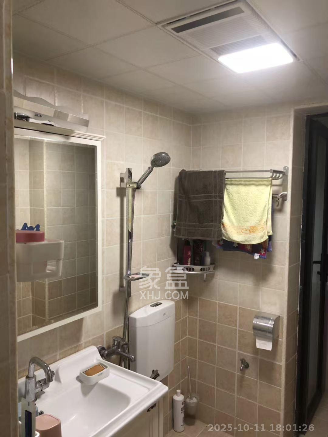 长房半岛蓝湾（观山月）  2室1厅1卫    1800.0元/月室内图