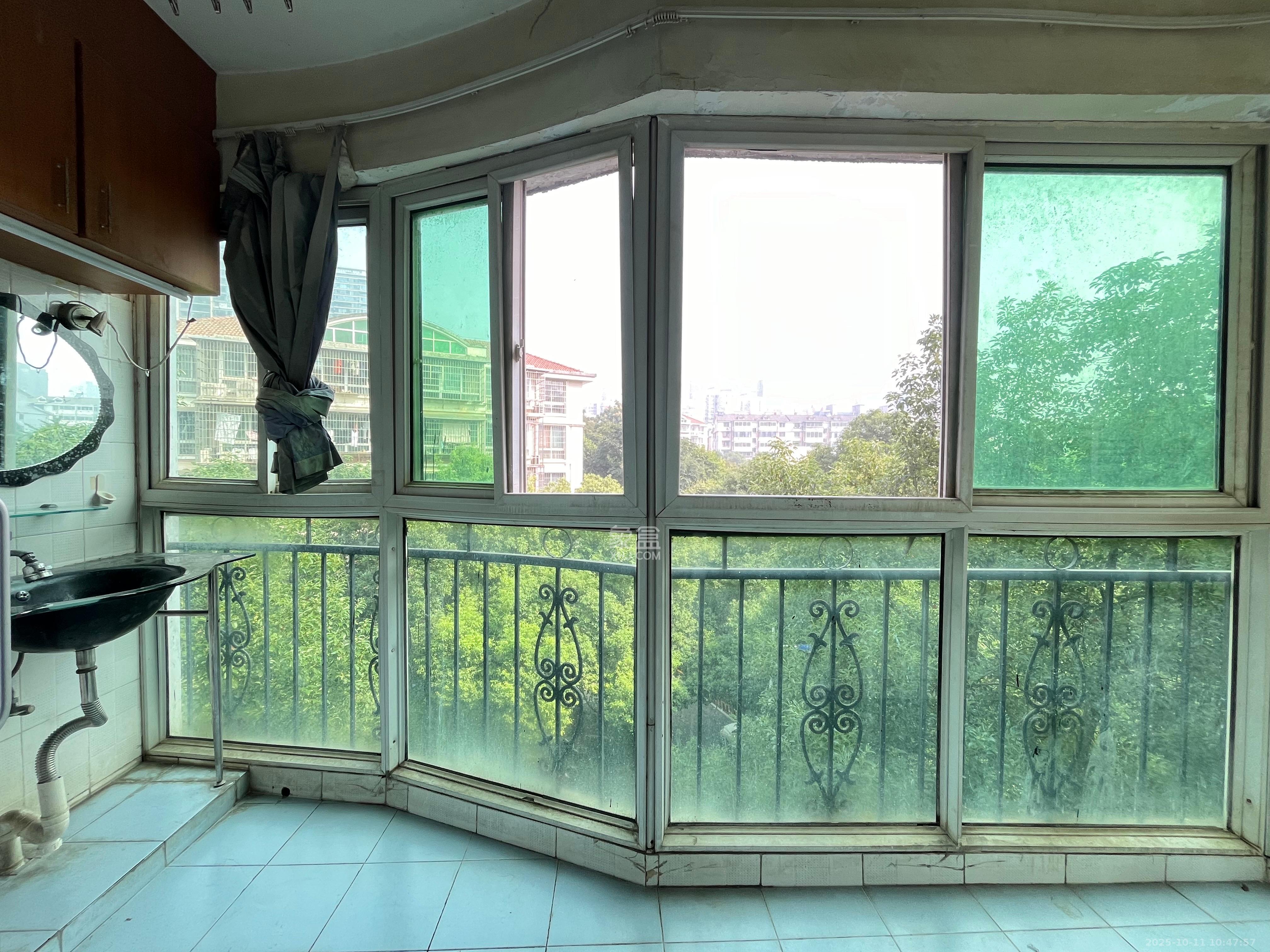 恩瑞麓山名园(龙王港小区) 3室2厅1卫 2000.0元/月 恩瑞麓山名园(龙王港小区) 3室2厅1卫 2000.0元/月室内图