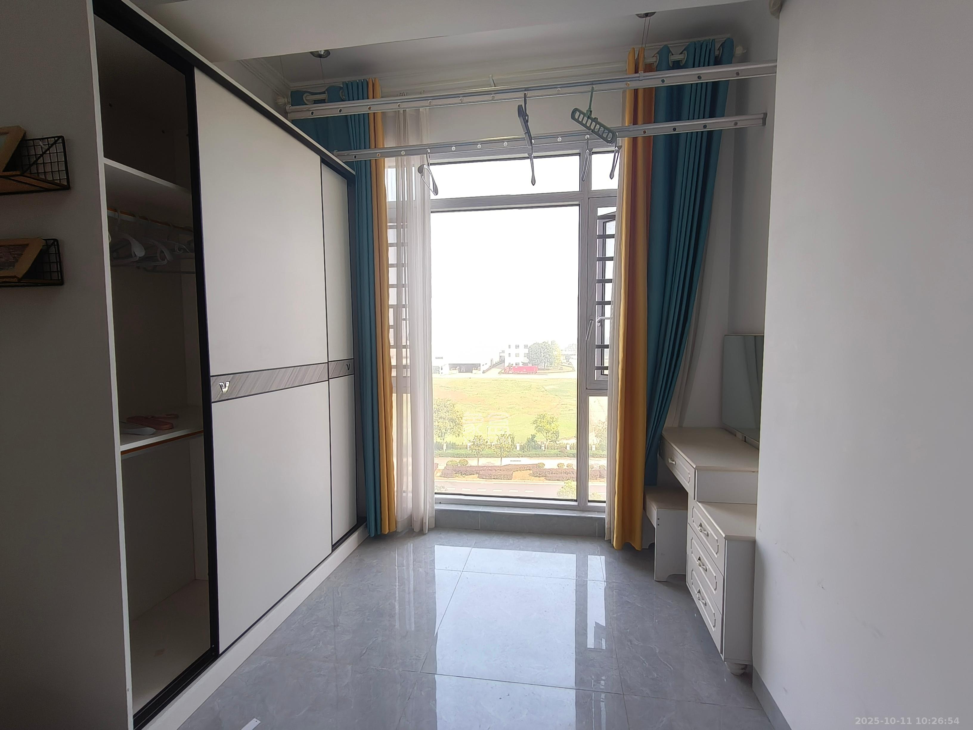 辉宏橄榄城  1室1厅1卫    1400.0元/月室内图