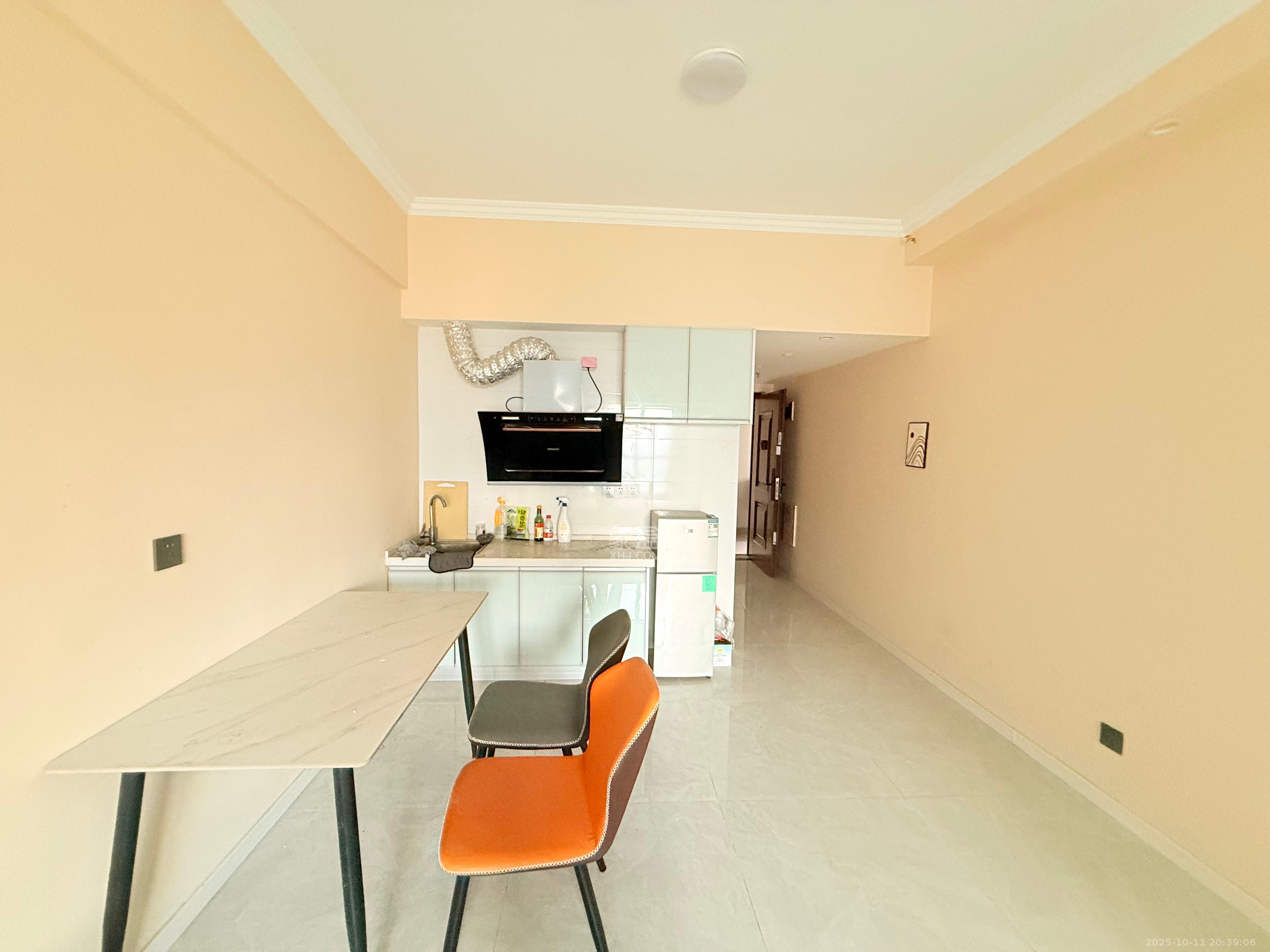 长房东旭国际  1室0厅0卫    1300.0元/月室内图