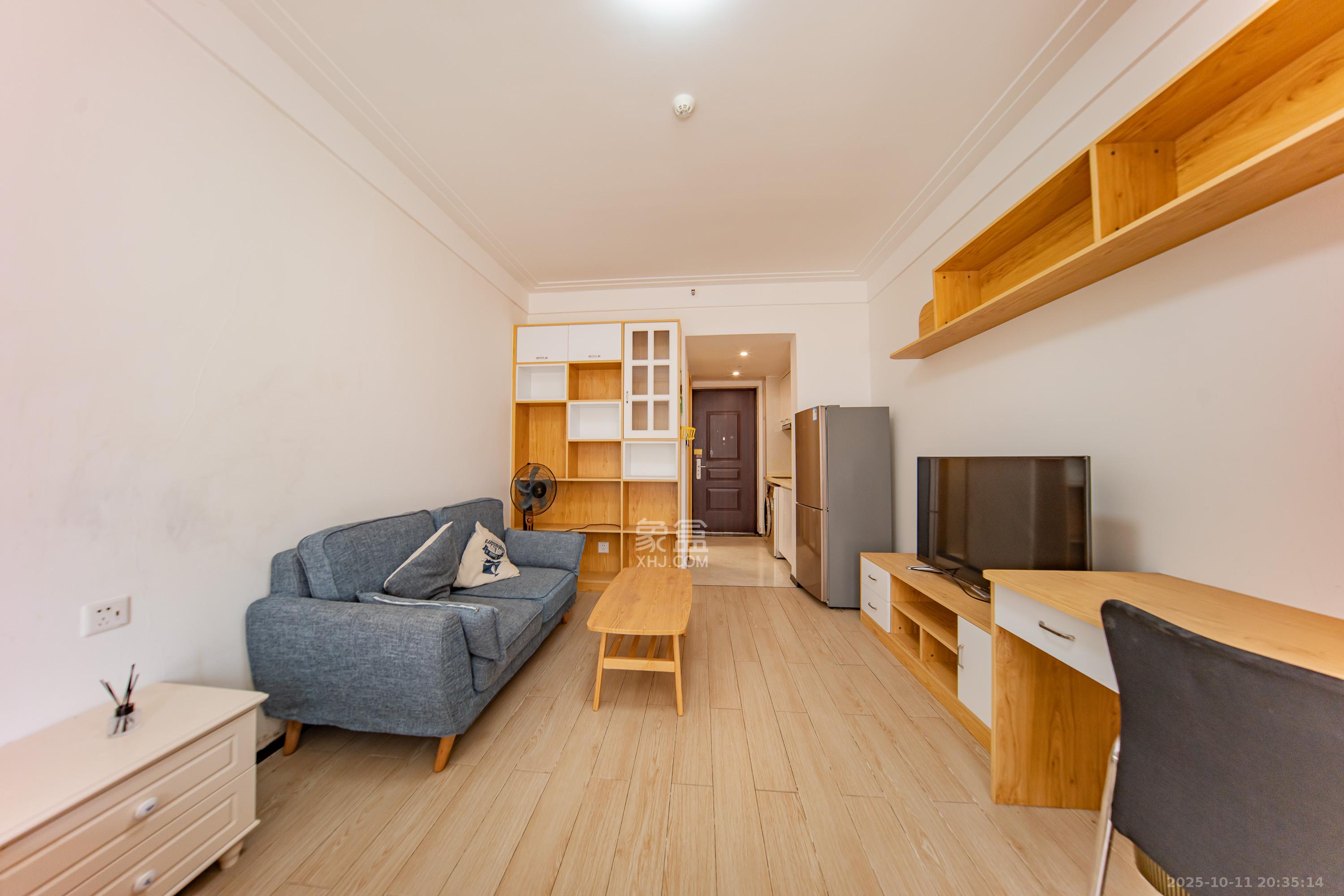 中海国际二期  1室1厅1卫    19.8万客厅