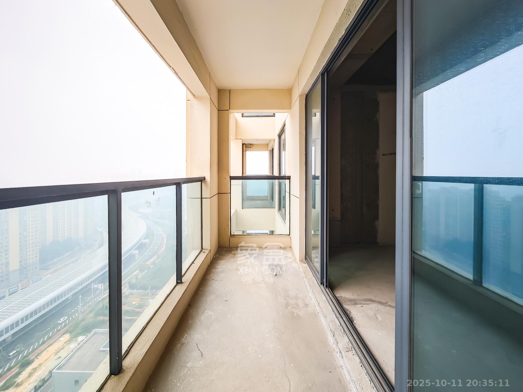 秀峰一品 4室2厅2卫 145.0万 秀峰一品 4室2厅2卫 145.0万阳台