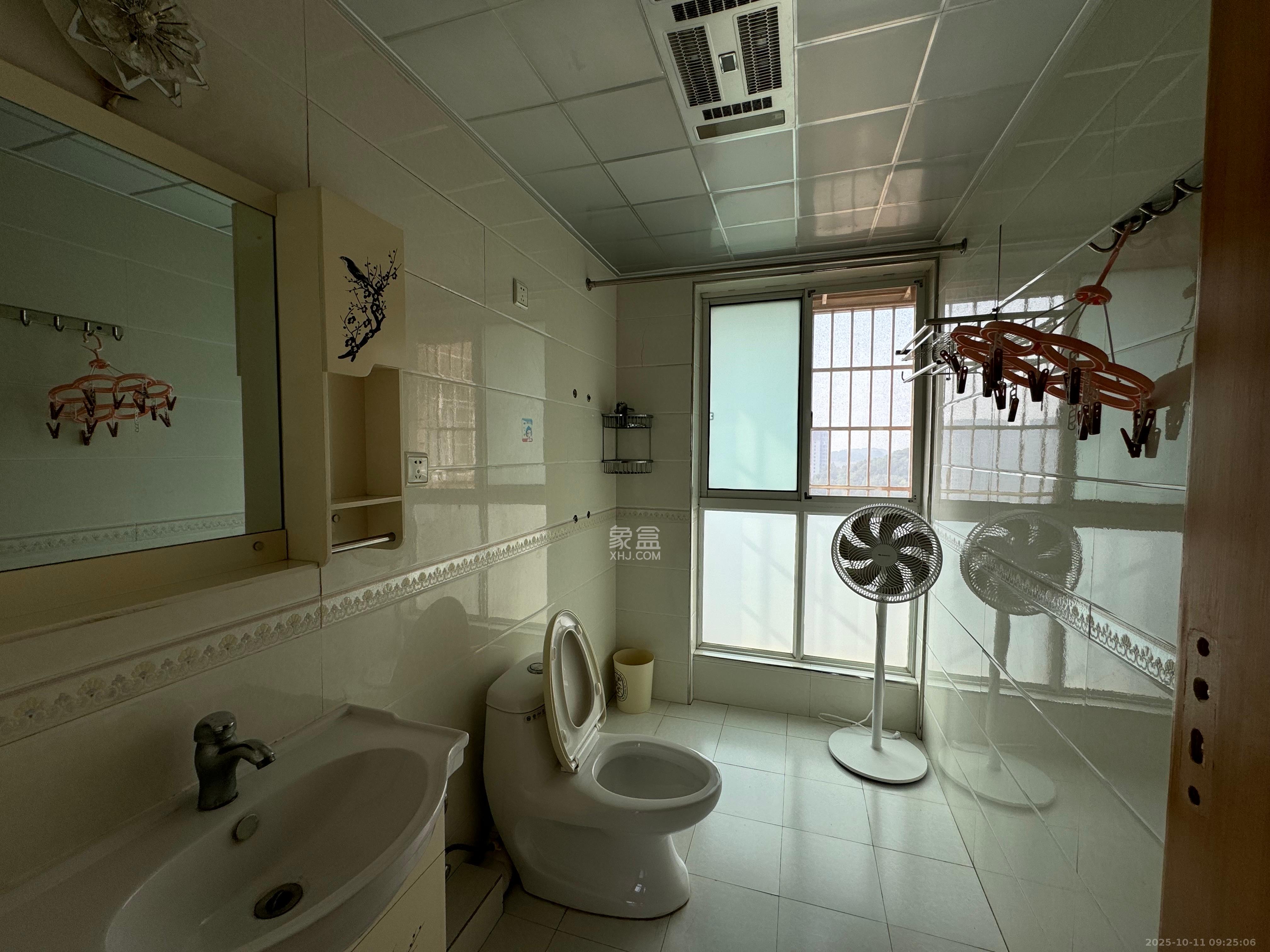 弘欣公寓  3室2厅2卫    2000.0元/月 弘欣公寓  3室2厅2卫    2000.0元/月室内图