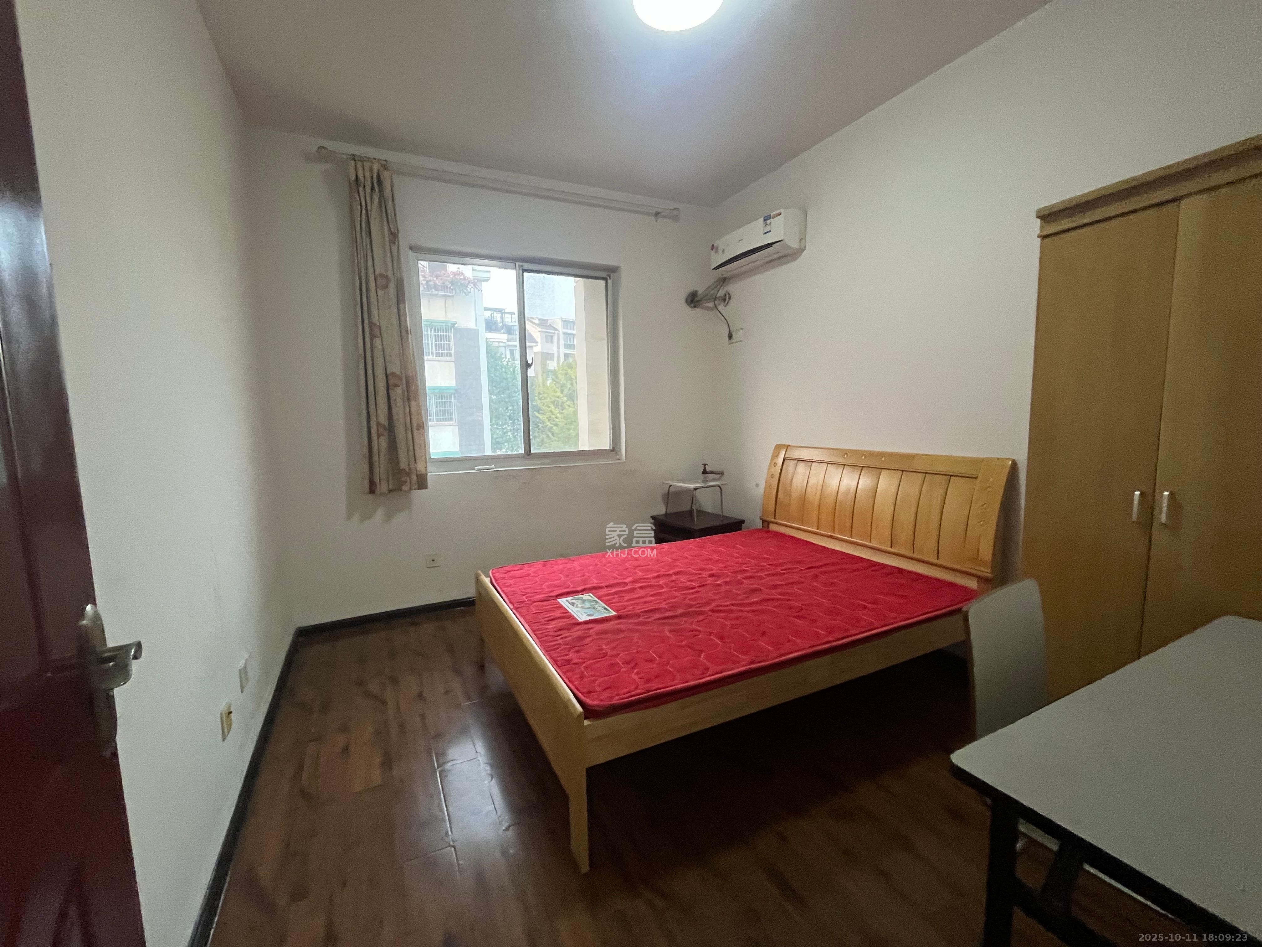 九峰小区（一二三四区）  4室2厅2卫    2400.0元/月室内图