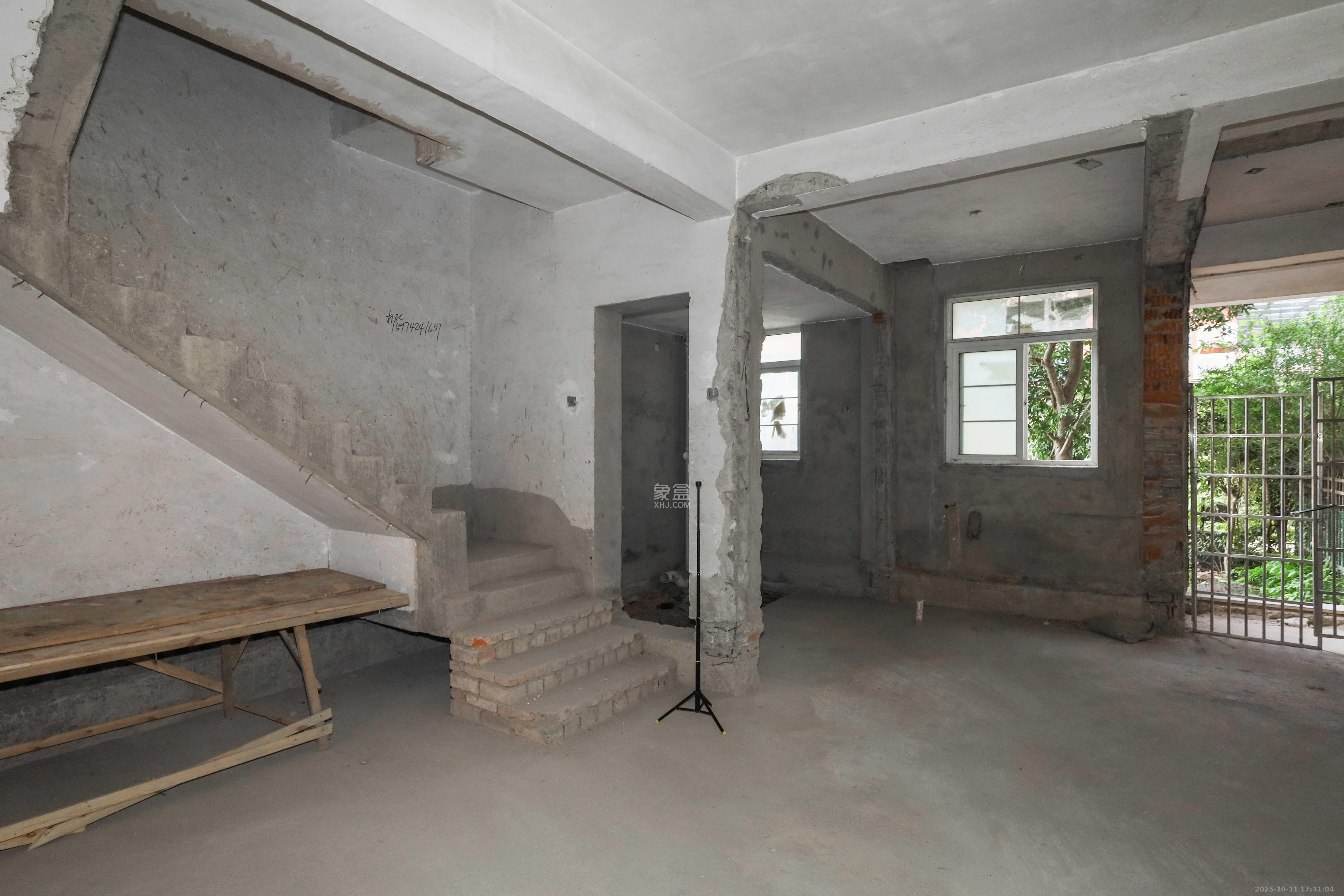 山水英伦  5室3厅3卫    235.0万其他