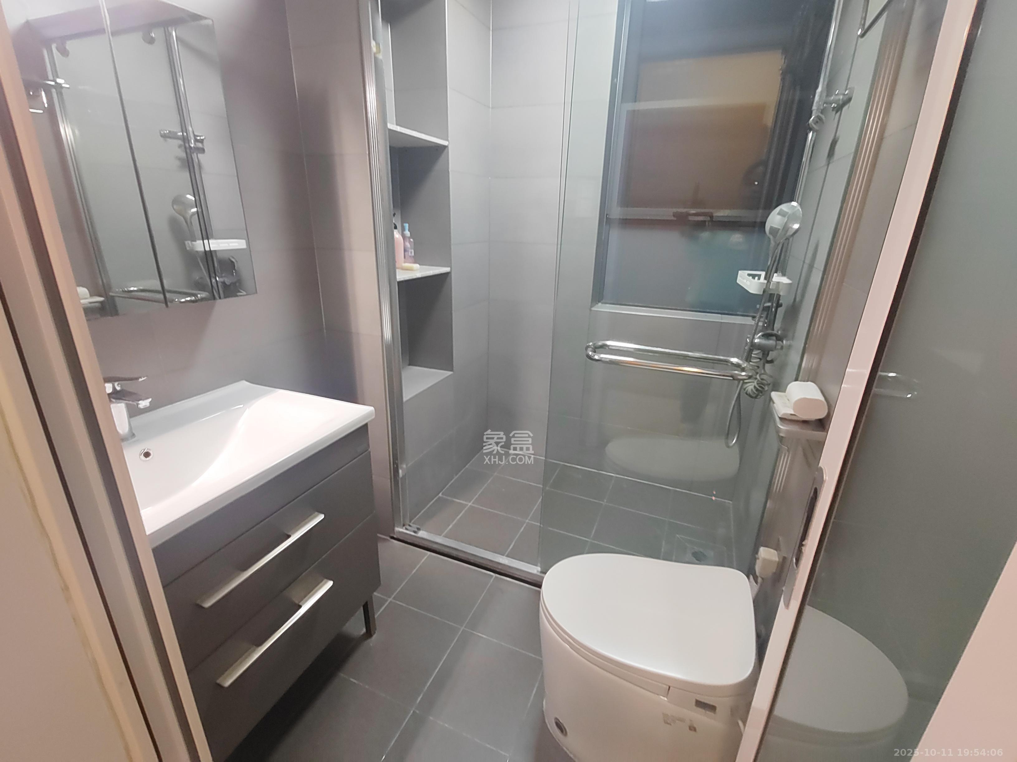 恒基凯旋门三期 3室2厅2卫 3200.0元/月 恒基凯旋门三期 3室2厅2卫 3200.0元/月室内图