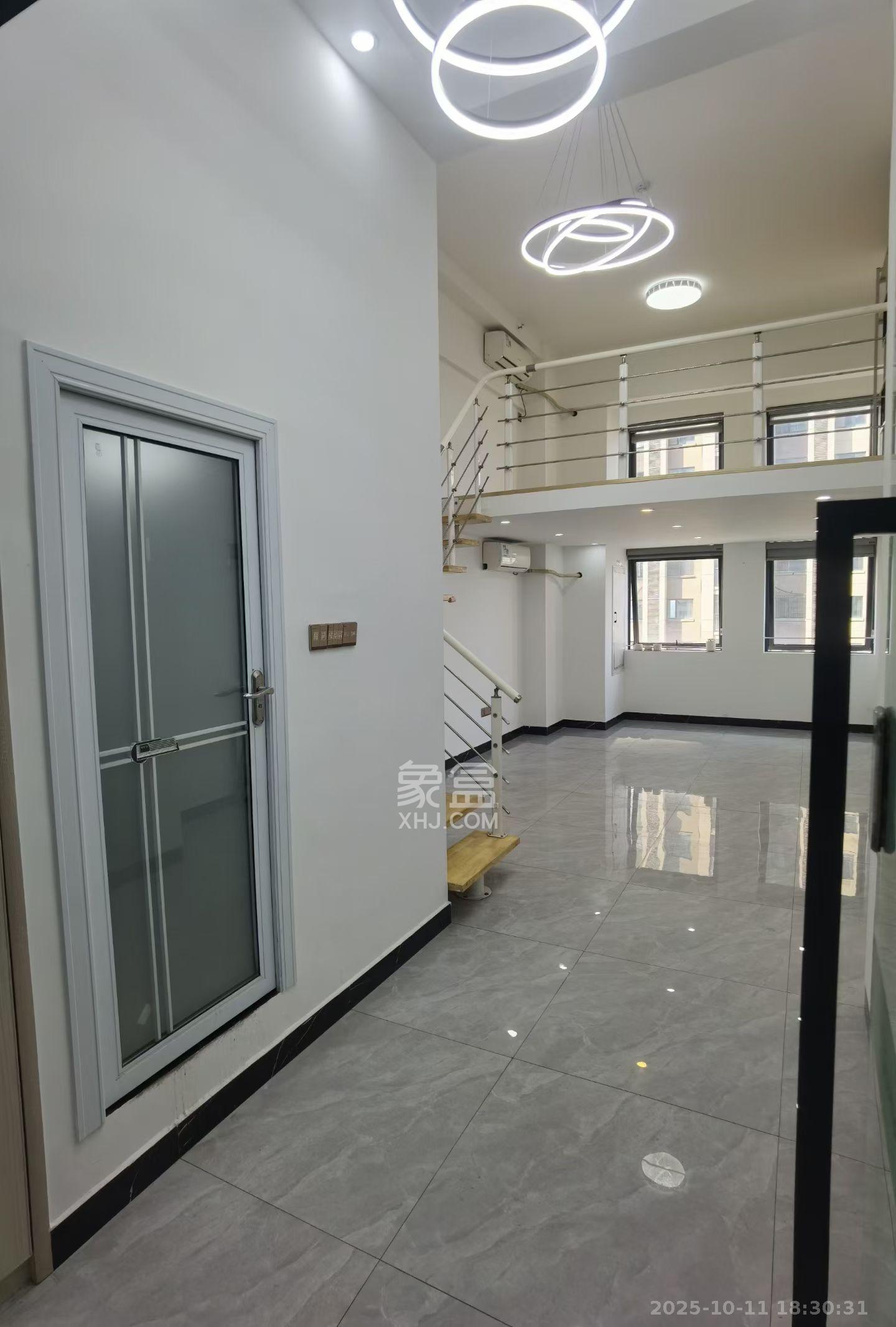 华润置地广场二期  1室1厅1卫    1600.0元/月室内图