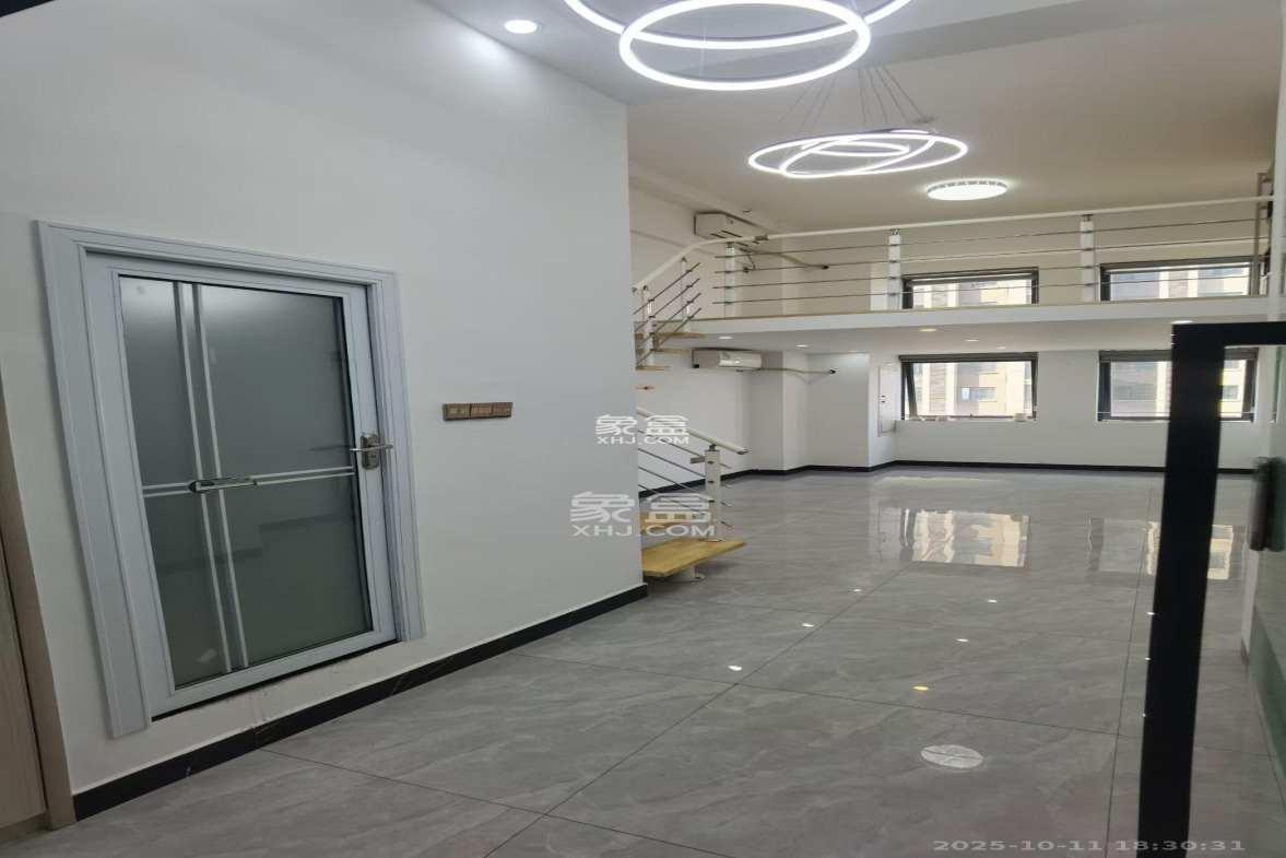 华润置地广场二期 1室1厅1卫 1600.0元/月 华润置地广场二期 1室1厅1卫 1600.0元/月室内图