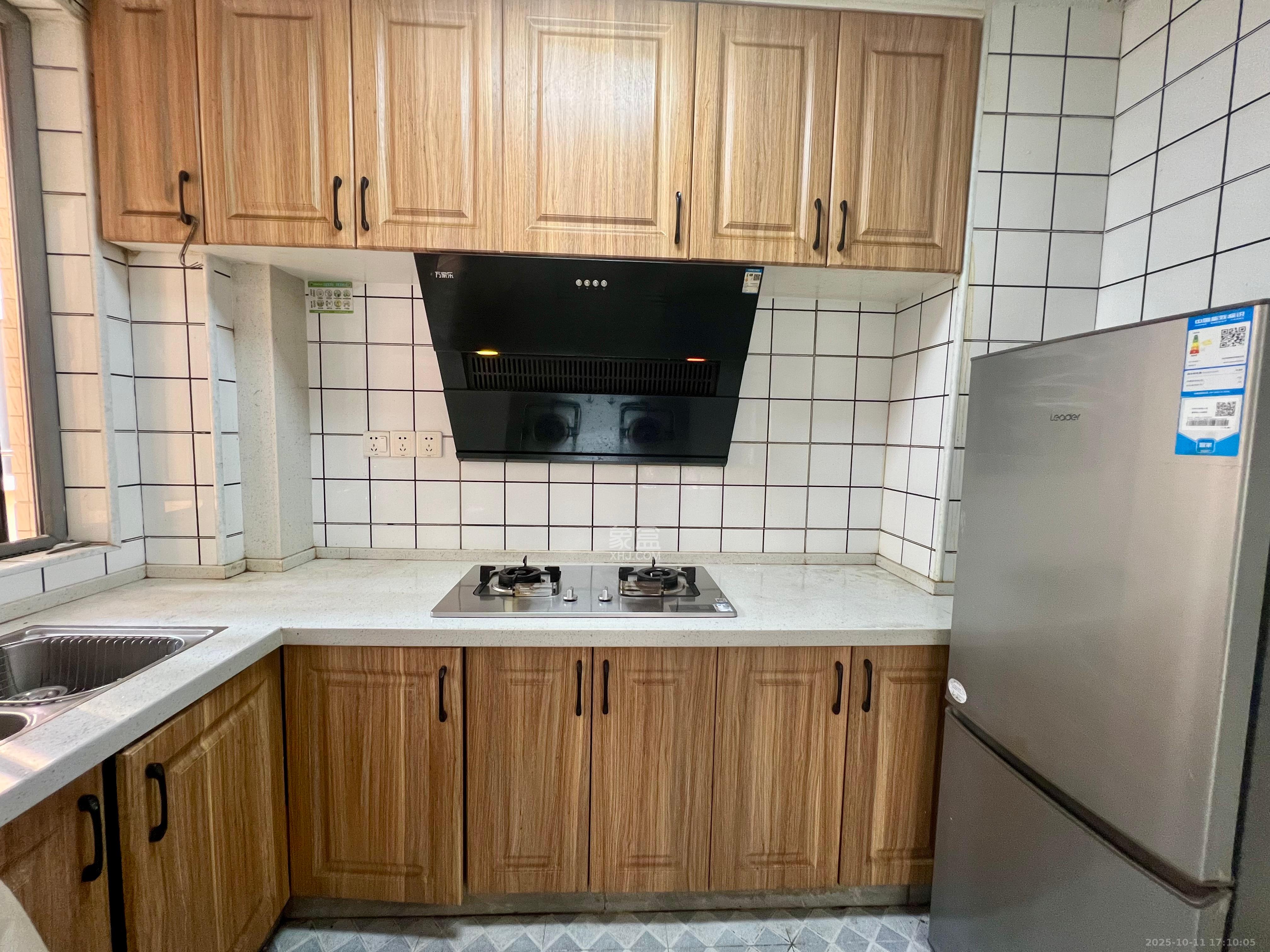 钱隆世家  3室2厅2卫    2000.0元/月室内图