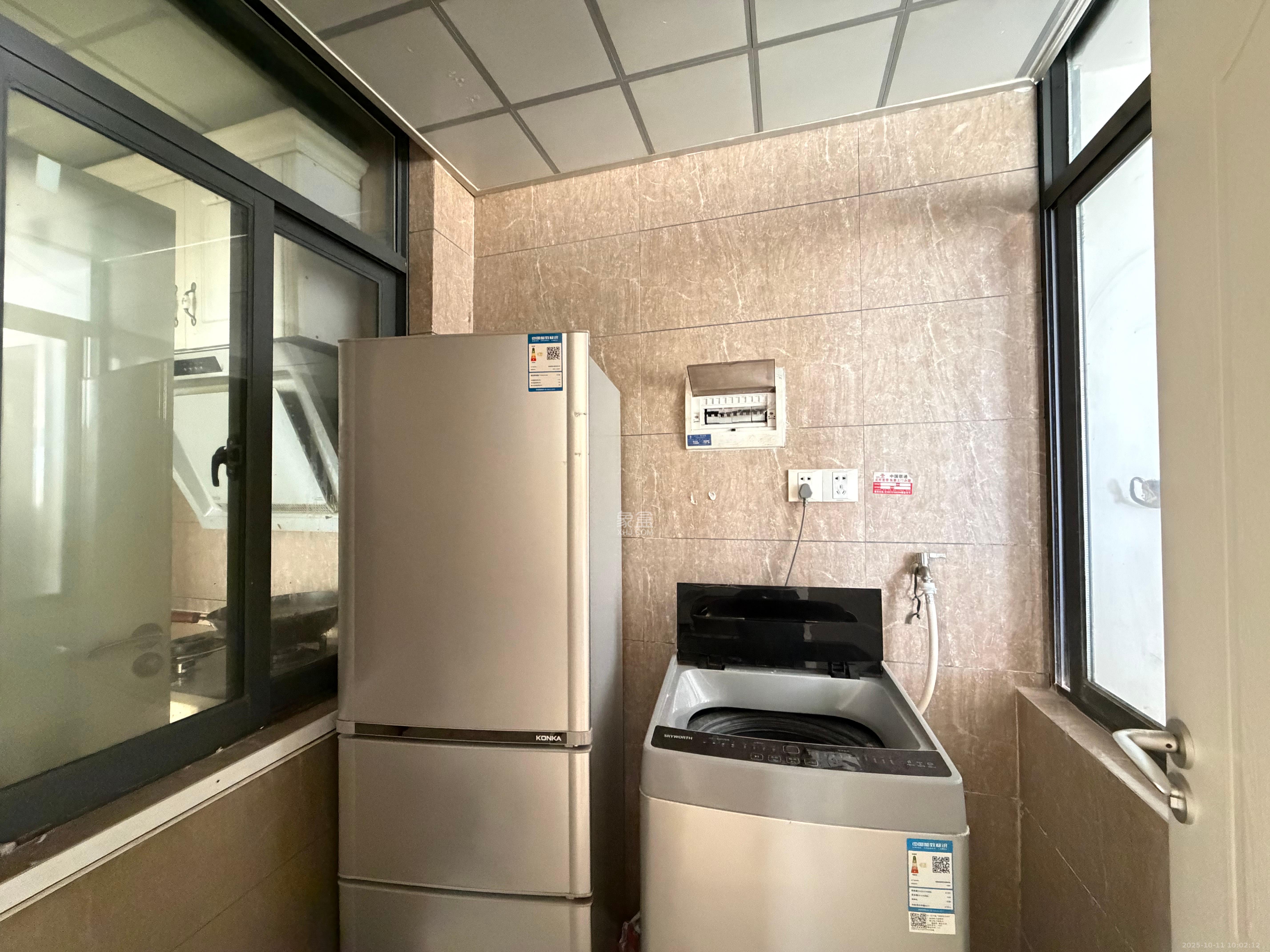 蓝湾国际广场  3室2厅1卫    2400.0元/月室内图