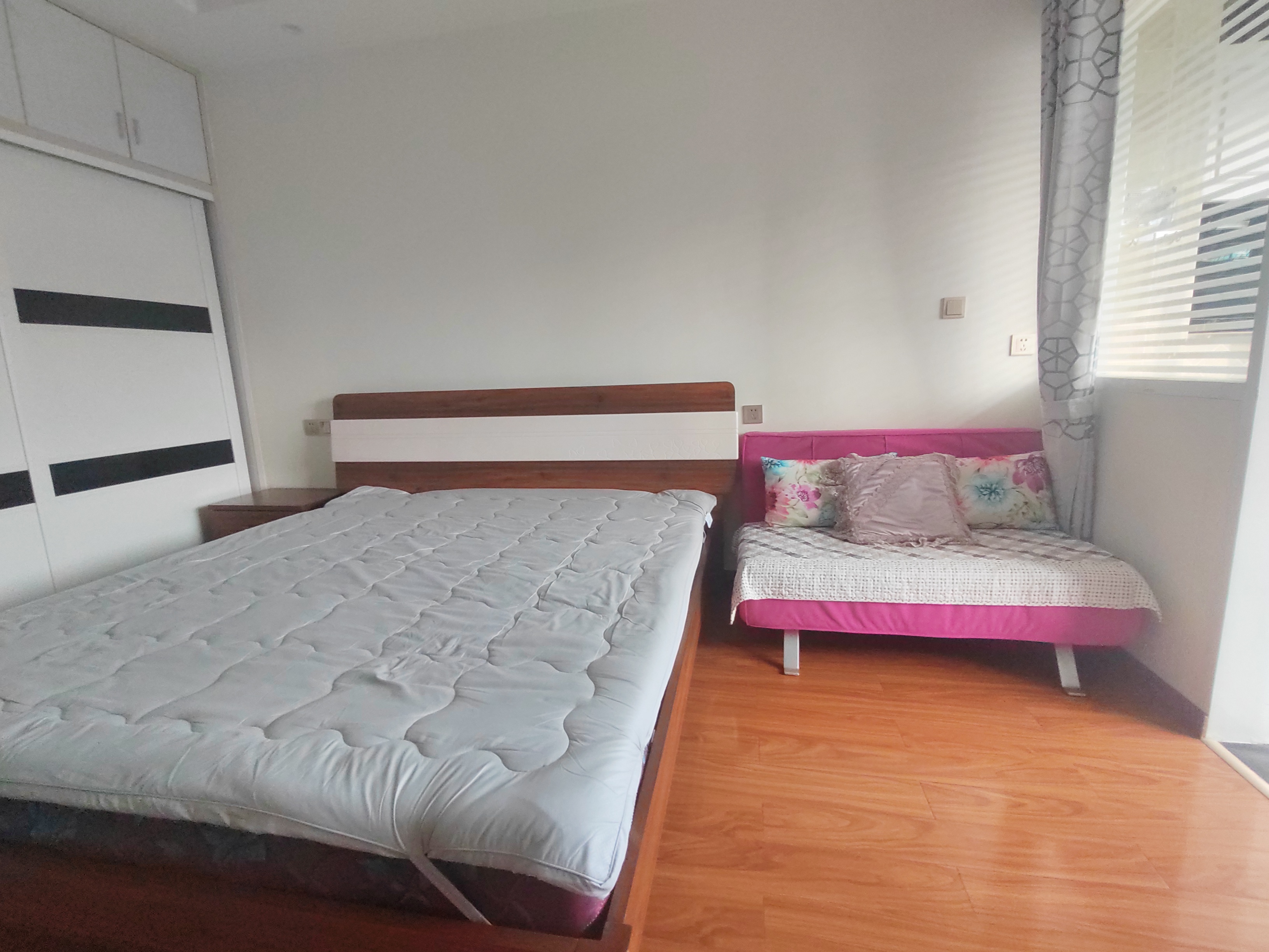 逸臣中央 1室1厅1卫 1500.0元/月 逸臣中央 1室1厅1卫 1500.0元/月室内图