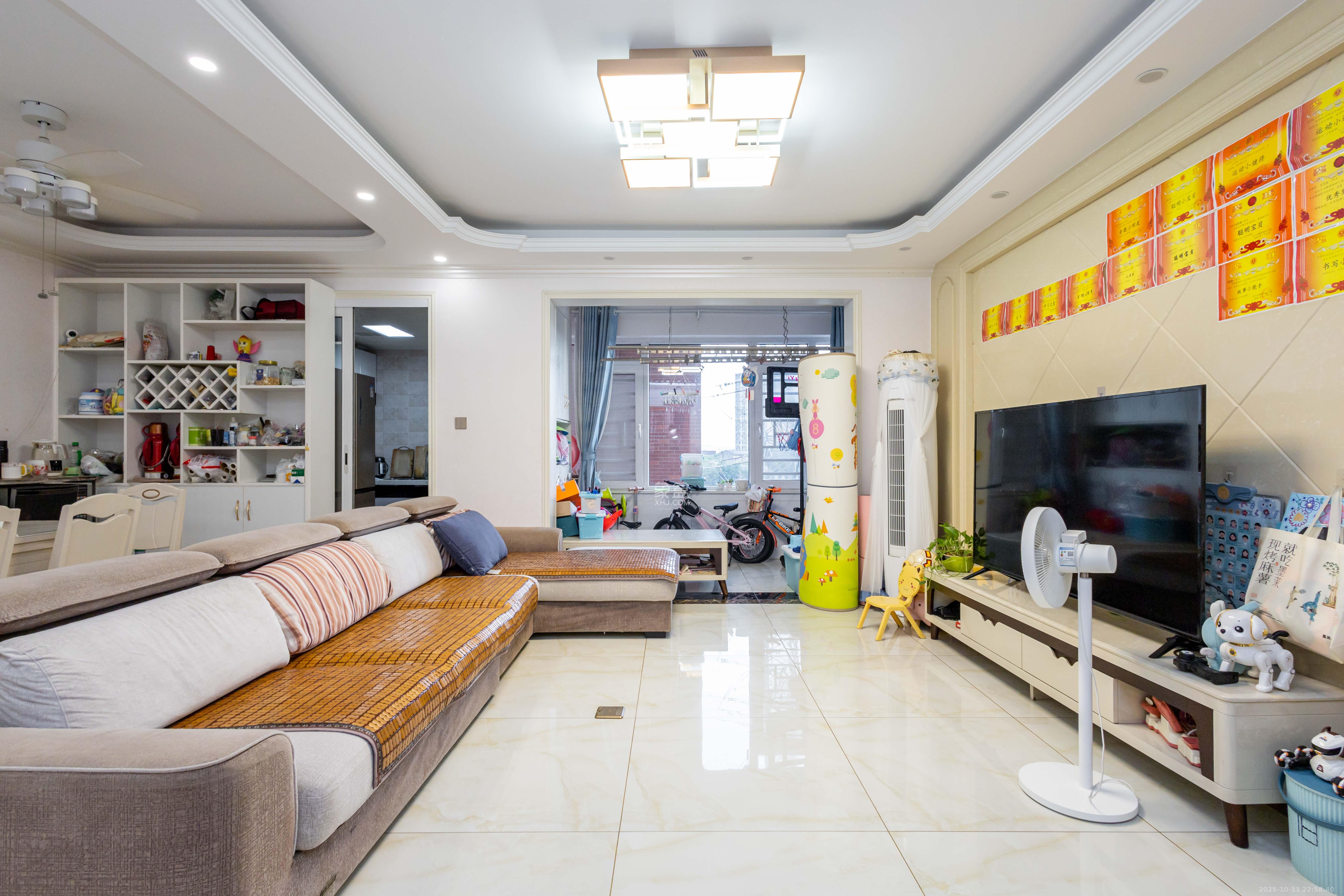 辉宏橄榄城  4室2厅2卫    86.0万 辉宏橄榄城  4室2厅2卫    86.0万客厅