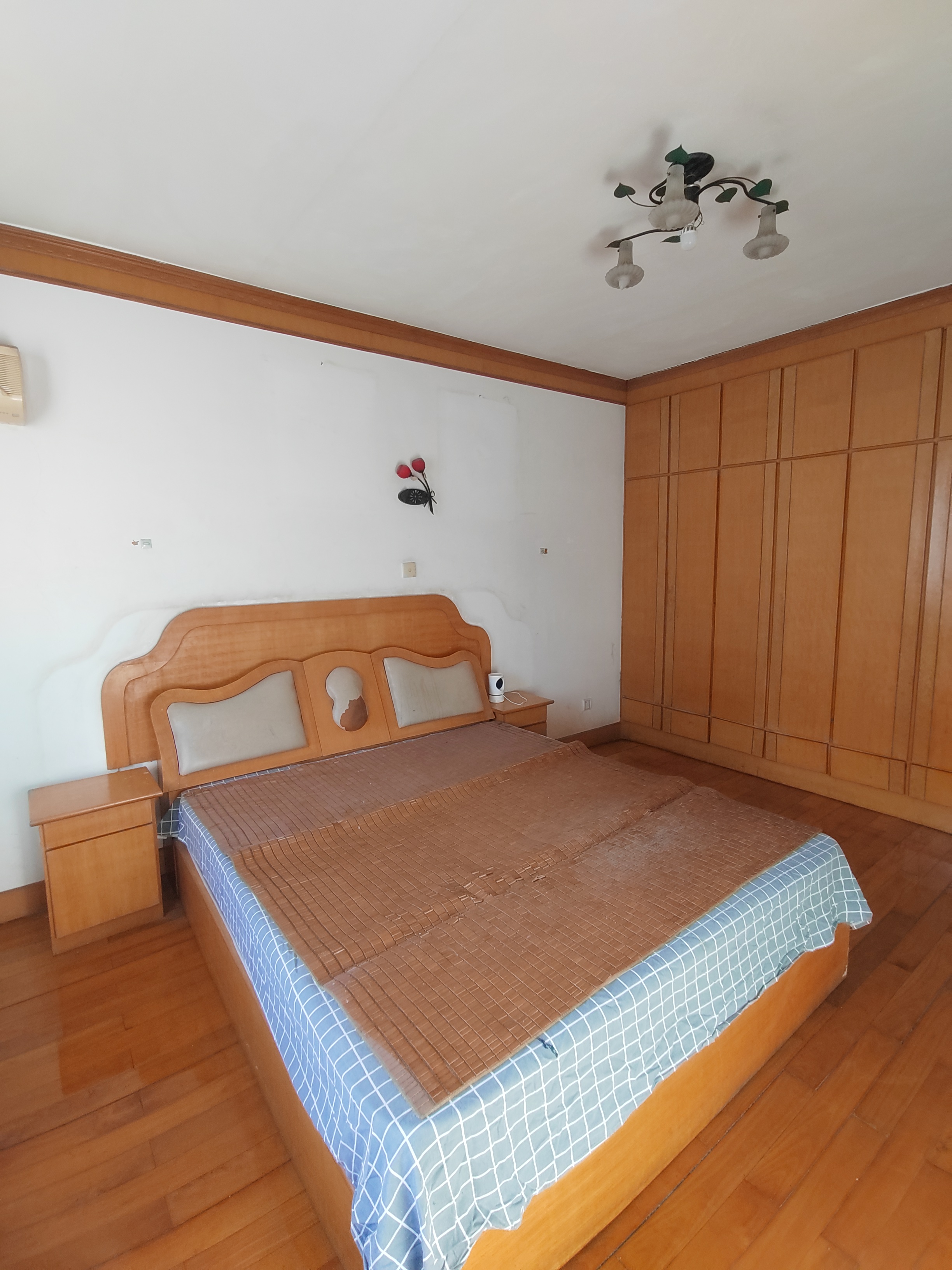 市人大政协机关大院住宅区(老市委) 0室0厅0卫 1650.0元/月 市人大政协机关大院住宅区(老市委) 0室0厅0卫 1650.0元/月室内图