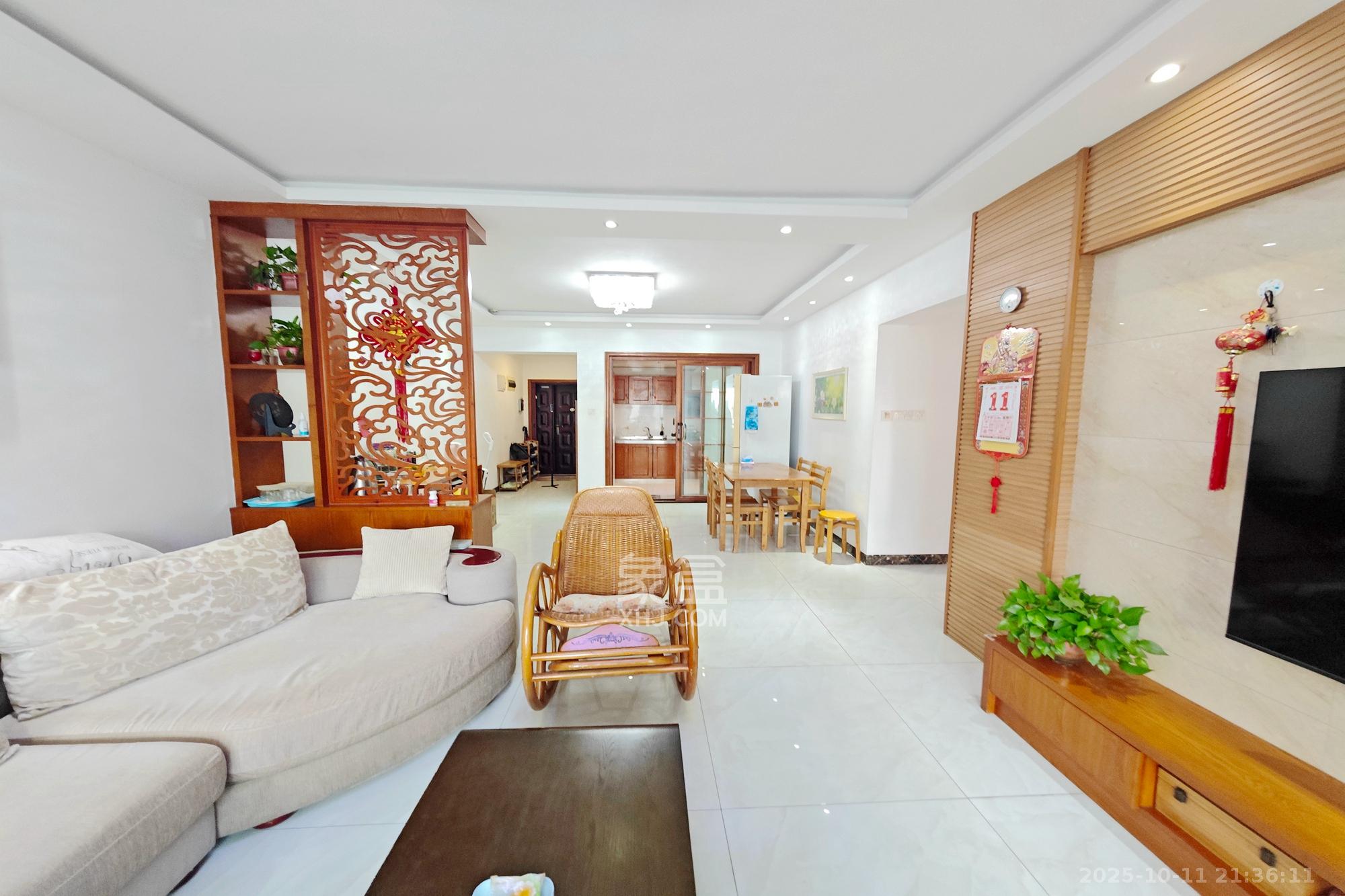 新城新世界一二三期  3室2厅2卫    118.0万 新城新世界一二三期  3室2厅2卫    118.0万客厅