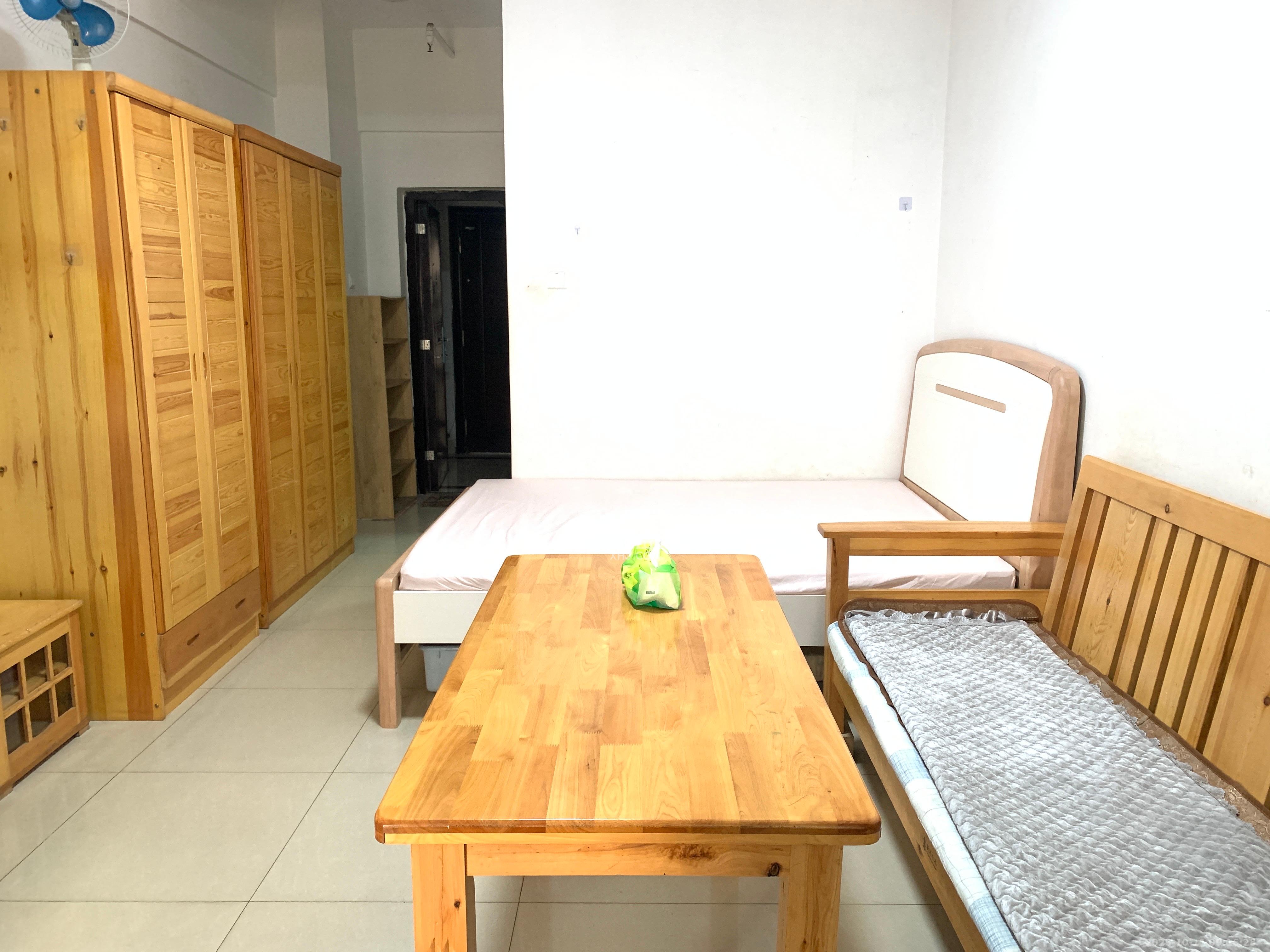 水岸世景  1室1厅1卫    1000.0元/月 水岸世景  1室1厅1卫    1000.0元/月