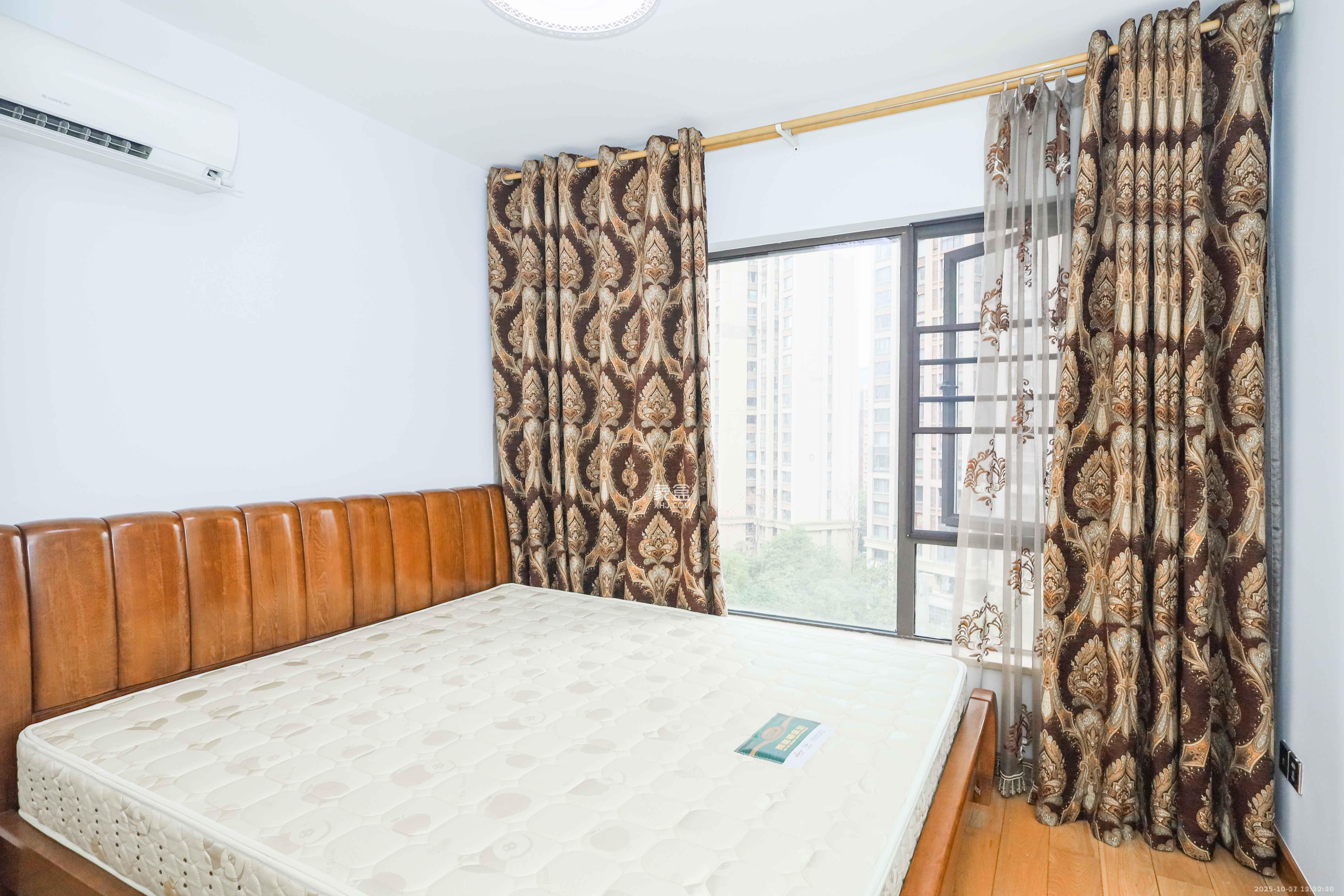 旭辉御府  3室2厅2卫    2400.0元/月 旭辉御府  3室2厅2卫    2400.0元/月室内图