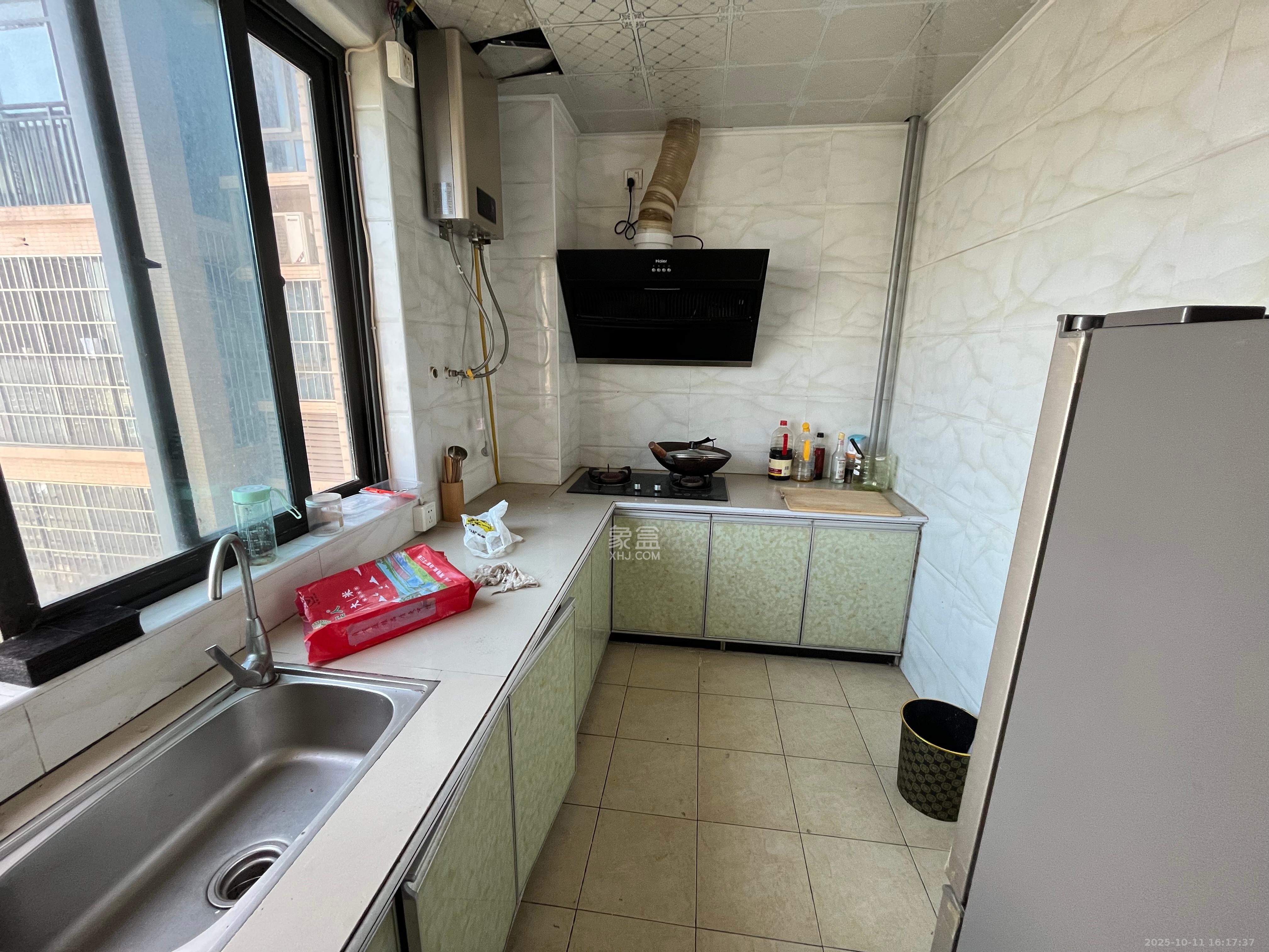 华城广场 3室2厅2卫 3400.0元/月 华城广场 3室2厅2卫 3400.0元/月室内图