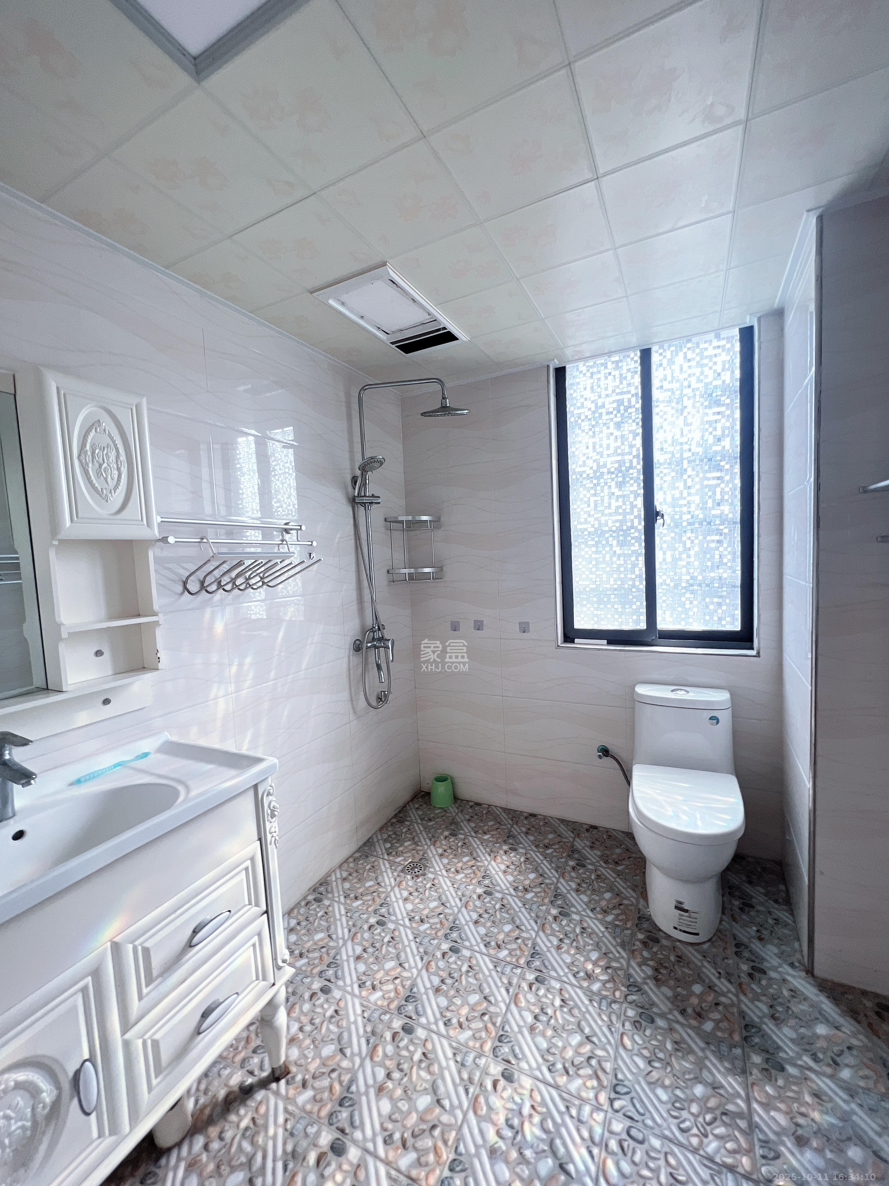 丰源国际  3室2厅1卫    2200.0元/月室内图