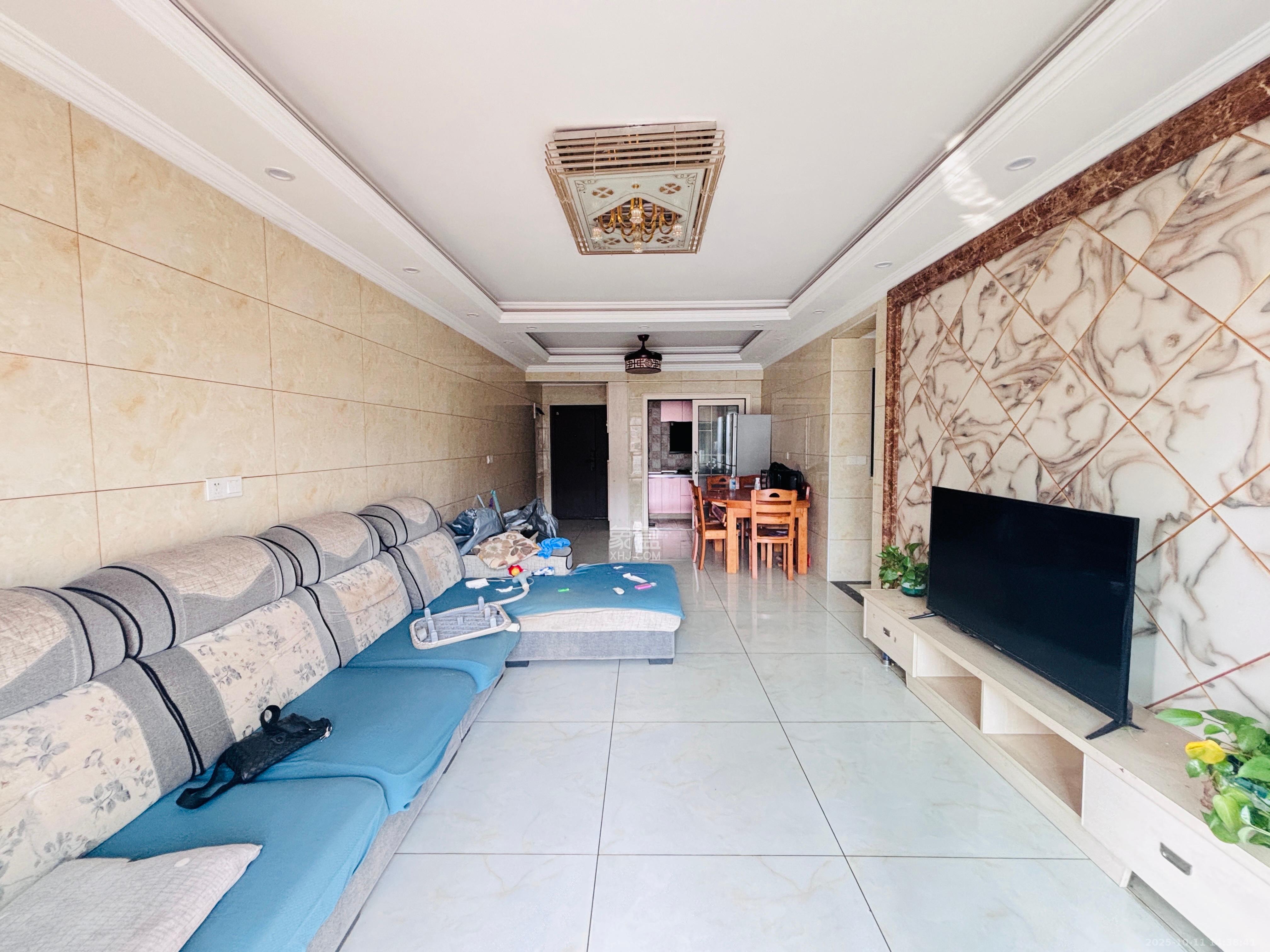 未来漫城  1室2厅1卫    2000.0元/月